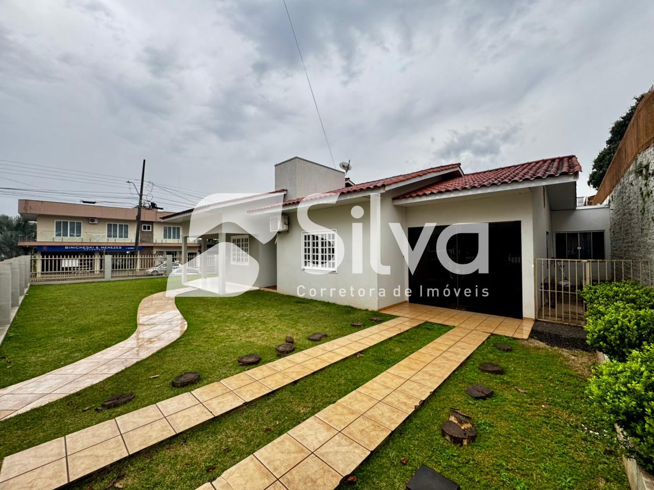 Casa a venda, localizada no Bairro So Francisco de Assis, Dois Vizinhos-PR.