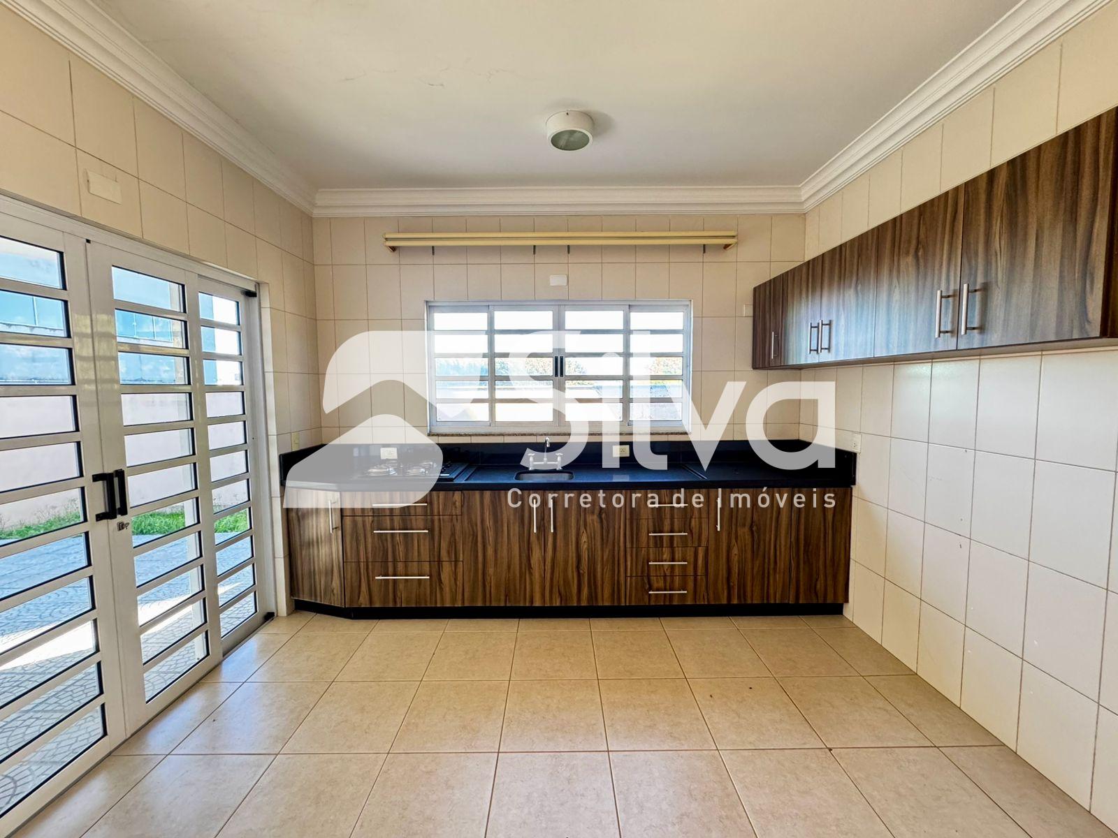 Casa a venda localizada no Centro Sul, Dois Vizinhos-PR.
