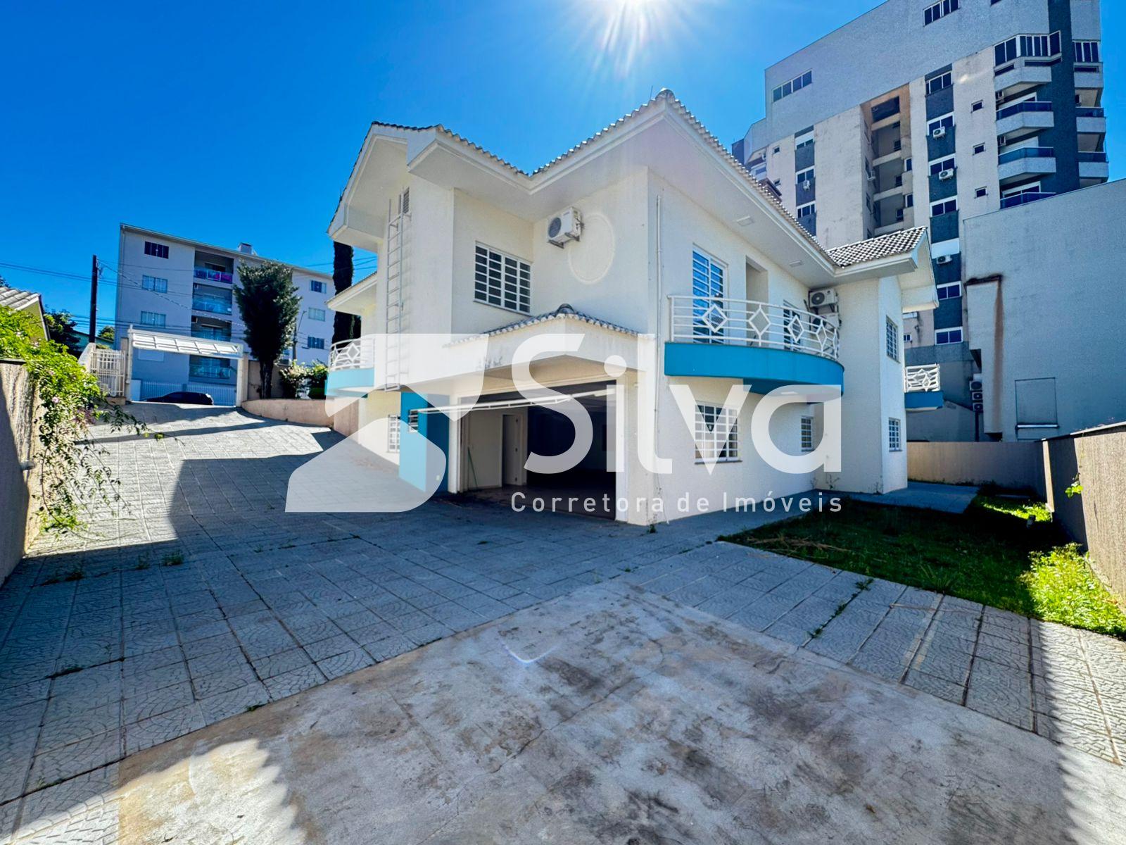 Casa a venda localizada no Centro Sul, Dois Vizinhos-PR.