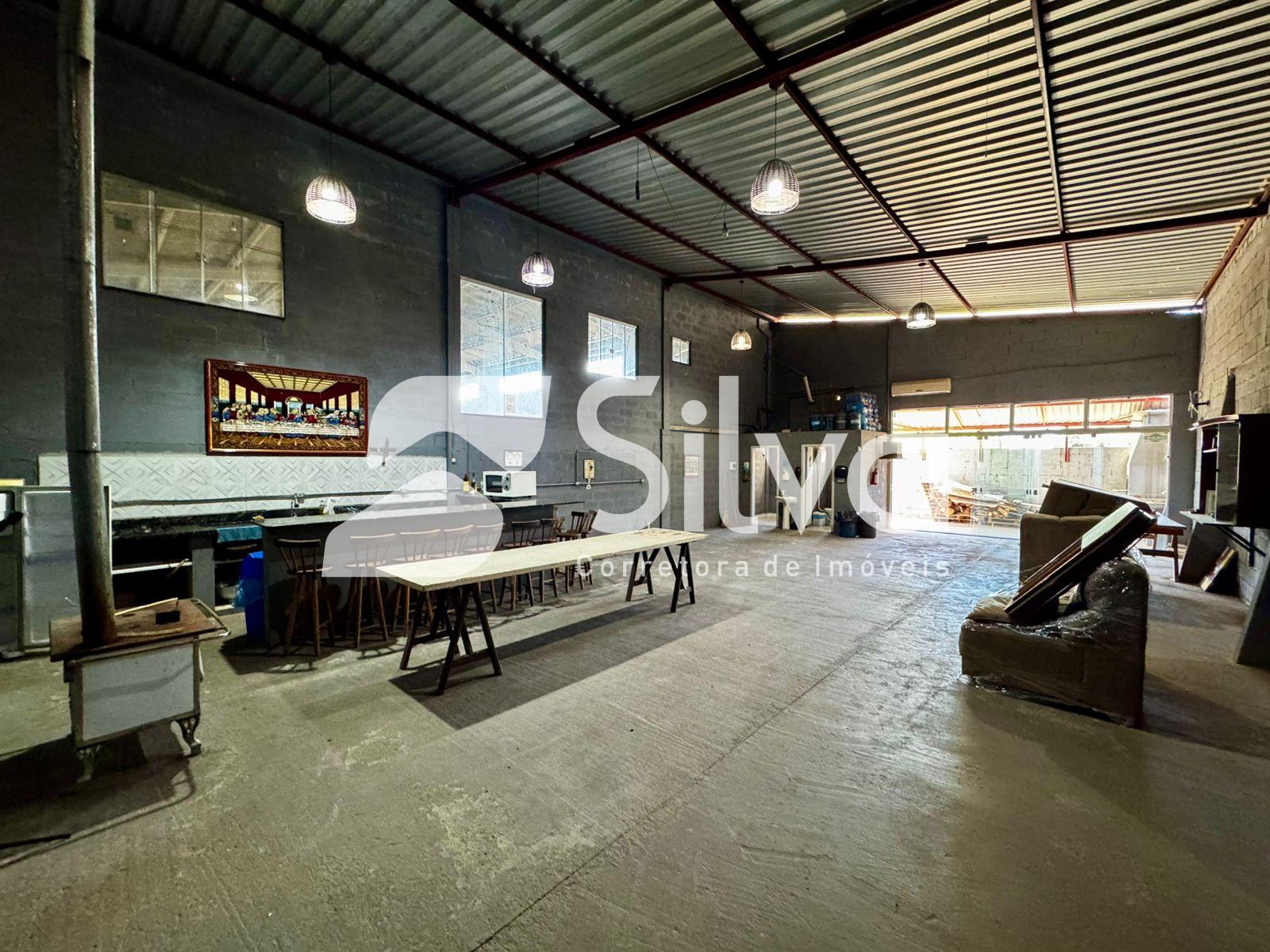 Barrac�o para loca��o localizado no Bairro Sagrada Fam�lia.