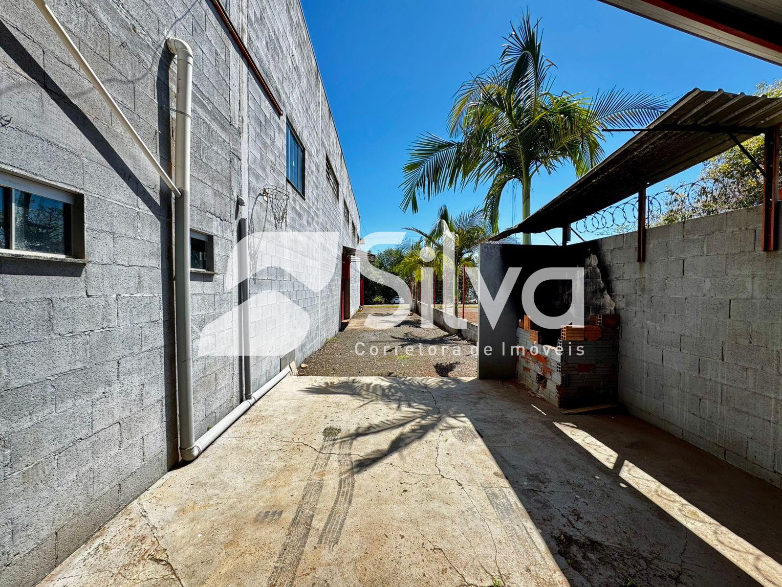 Barrac�o para loca��o localizado no Bairro Sagrada Fam�lia.
