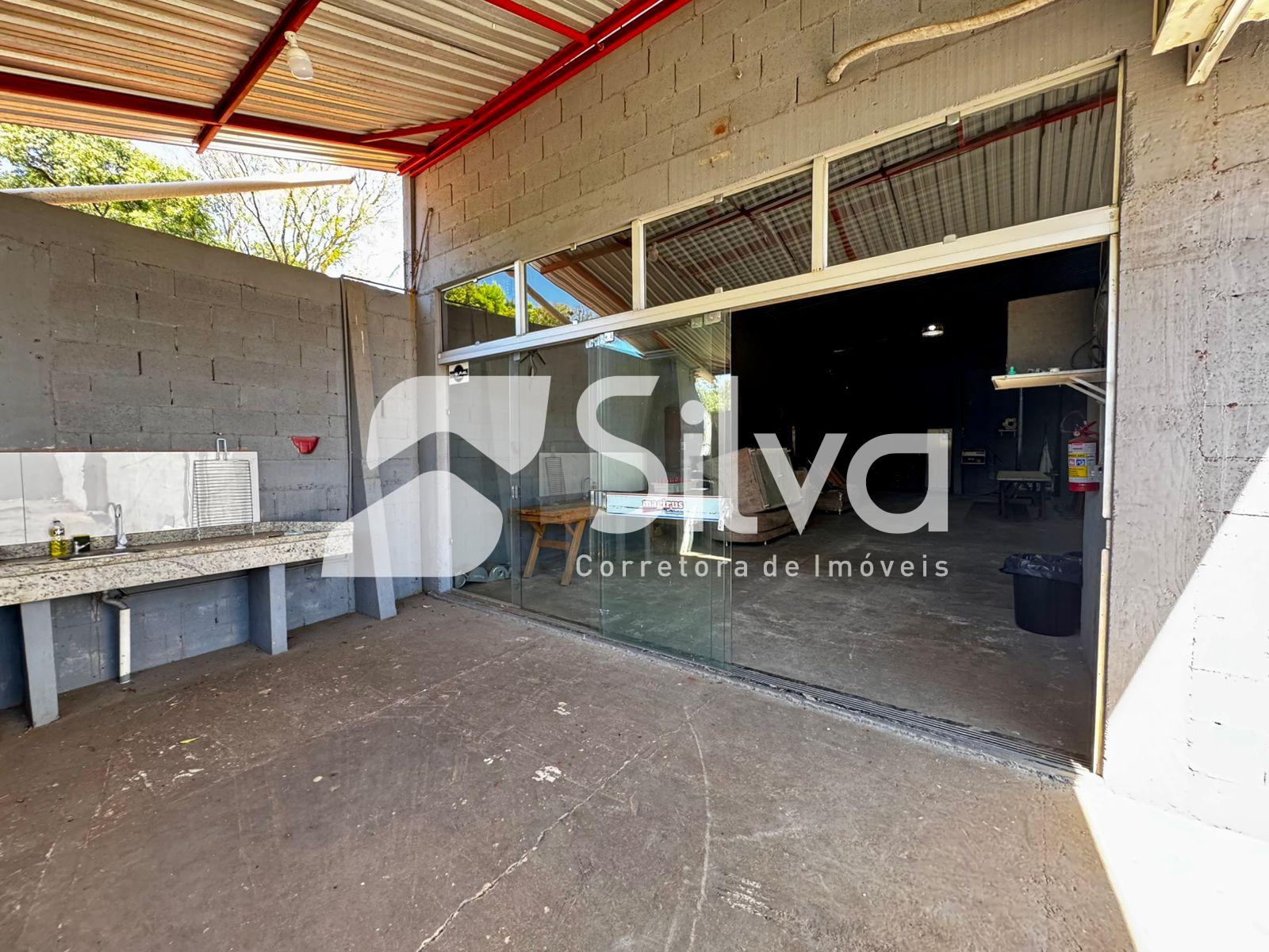 Barrac�o para loca��o localizado no Bairro Sagrada Fam�lia.
