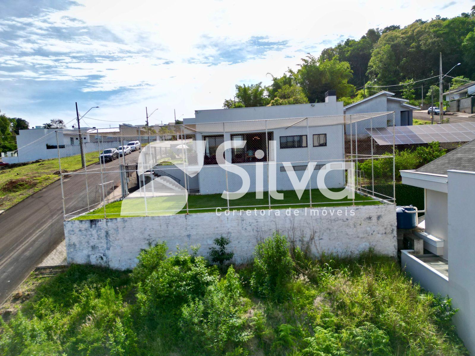 Casa a venda localizada no Loteamento Alto da Zacarias, Dois Vizinhos-PR.