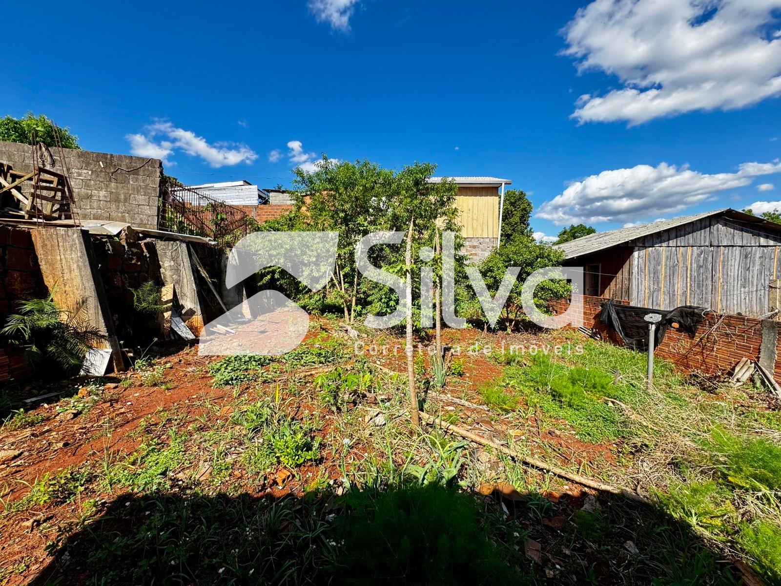 Casa a venda localizada no Bairro Vitoria, Dois Vizinhos-PR.