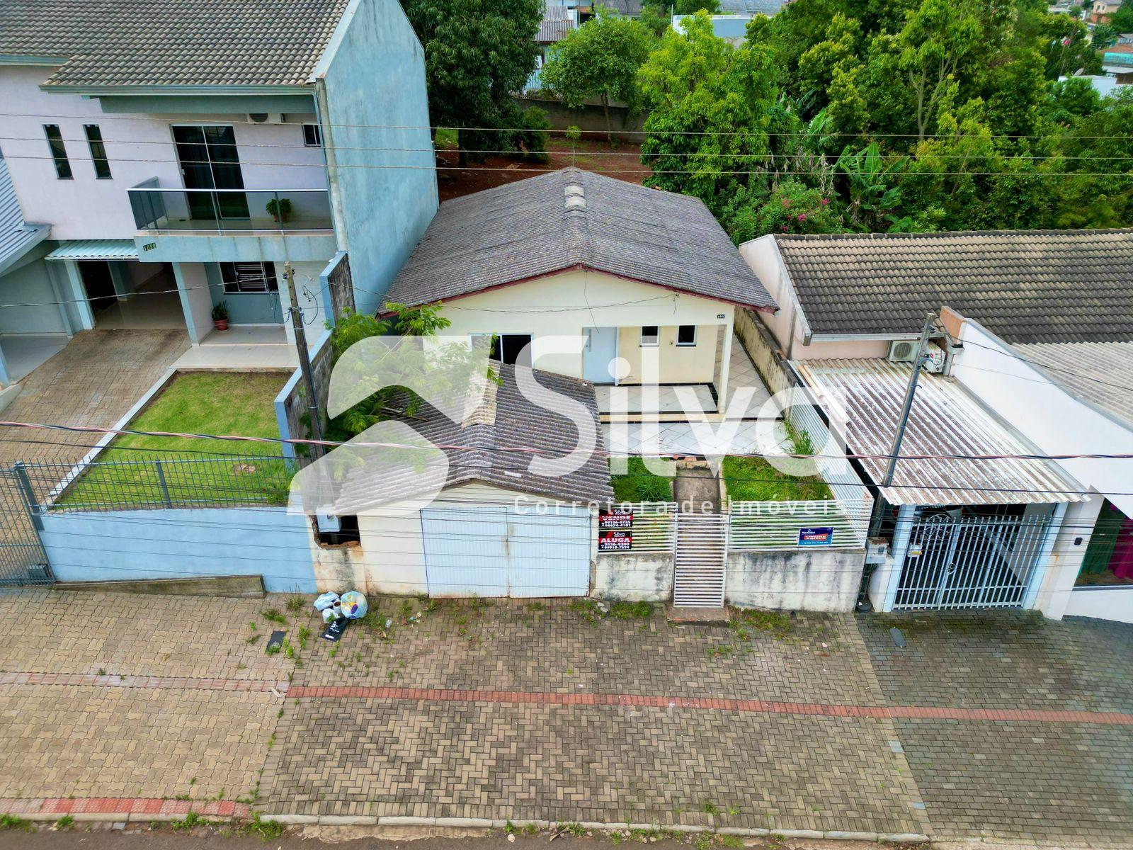 Casa a venda localizada no Bairro So Francisco de Assis, Dois Vizinhos-PR.