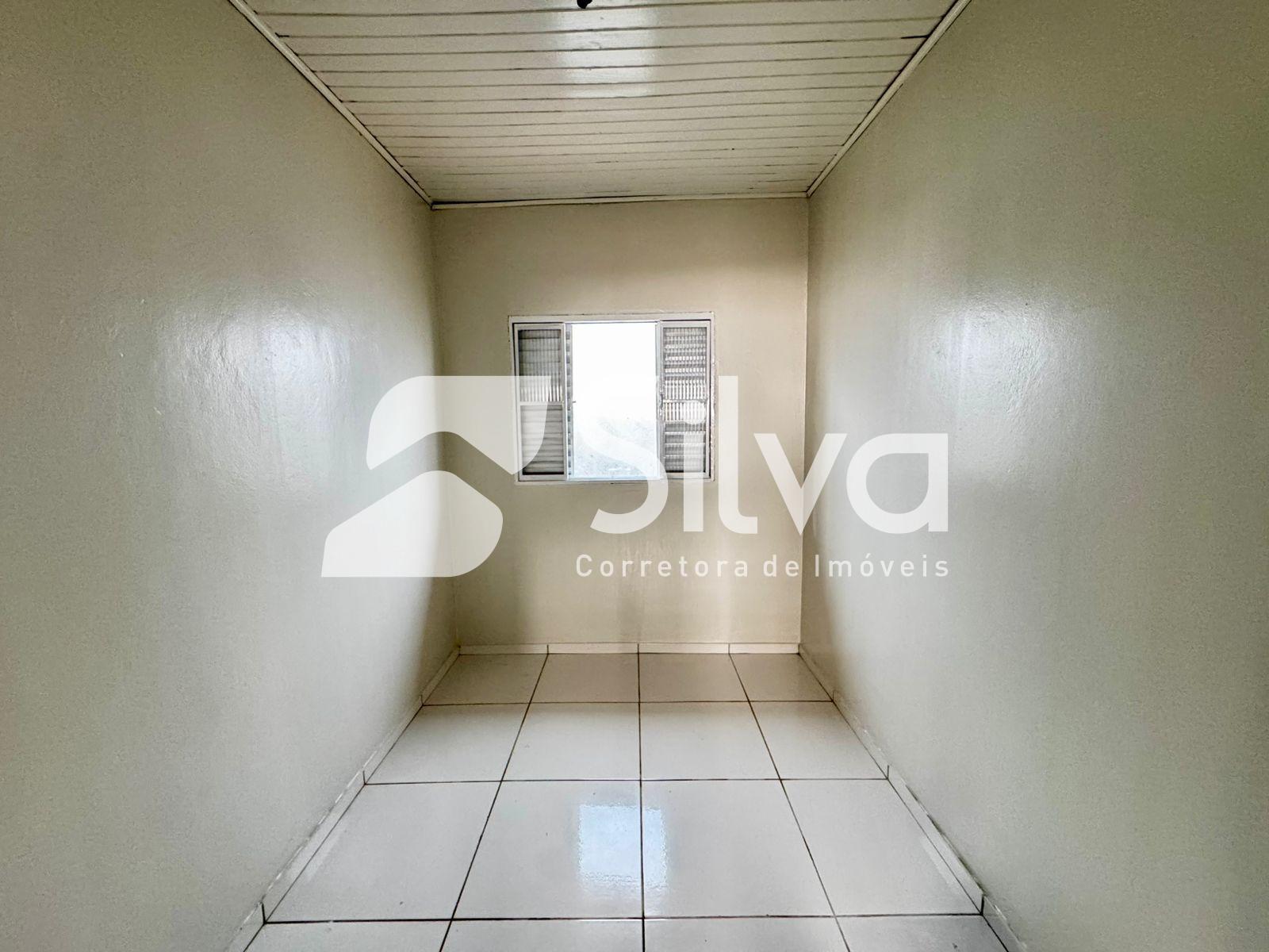 Casa a venda localizada no Bairro So Francisco de Assis, Dois Vizinhos-PR.