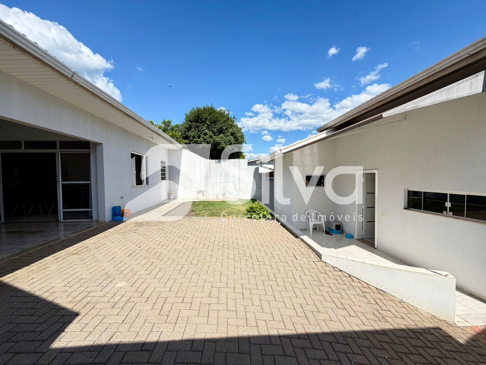 Casa a venda localizada no Bairro So Francisco Xavier, Dois Vizinhos-PR.