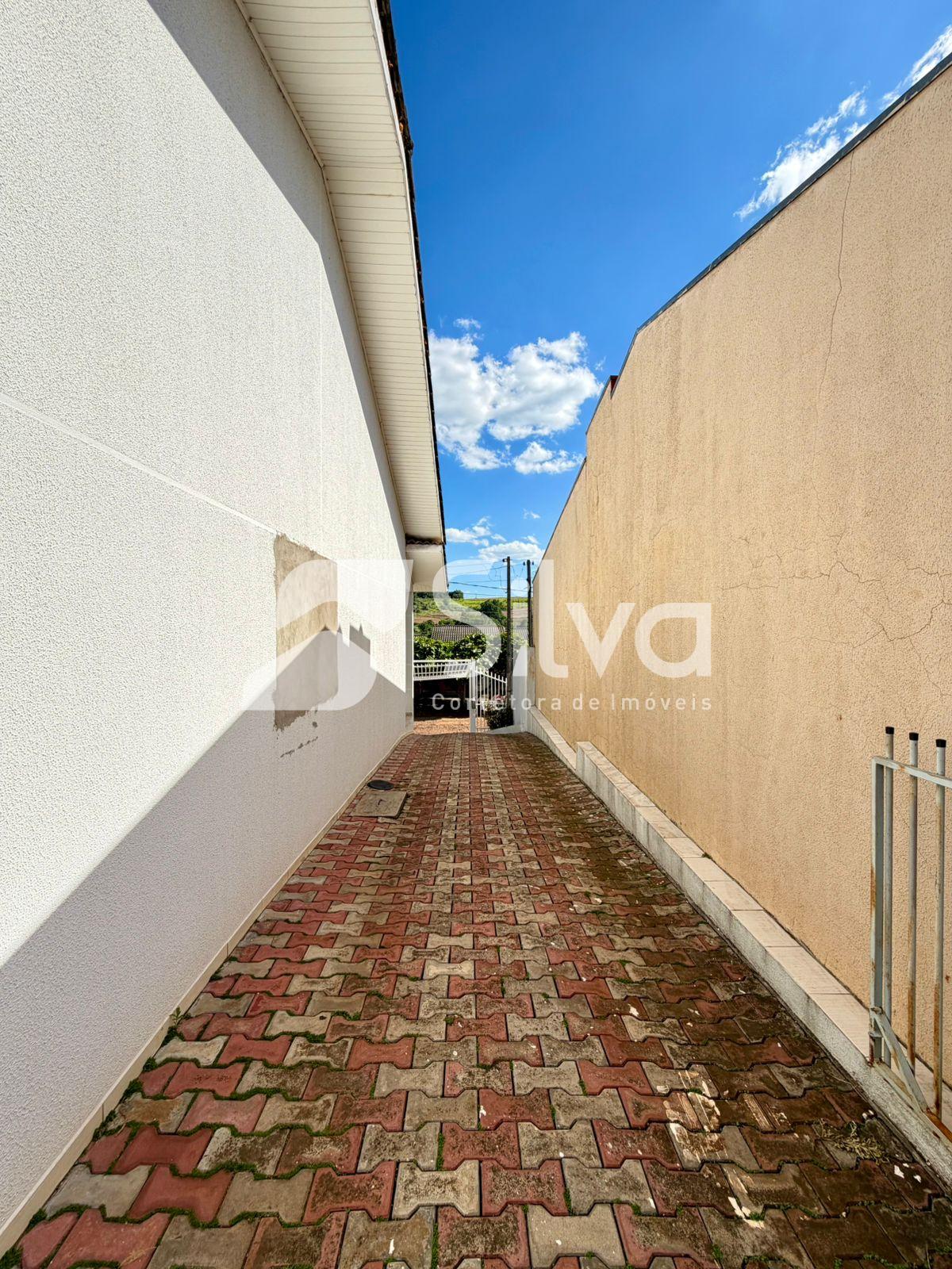 Casa a venda localizada no Bairro So Francisco Xavier, Dois Vizinhos-PR.