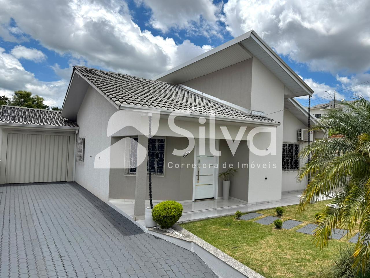 Casa a venda localizada no Loteamento Jardim Universit�rio, Dois Vizinhos-PR.