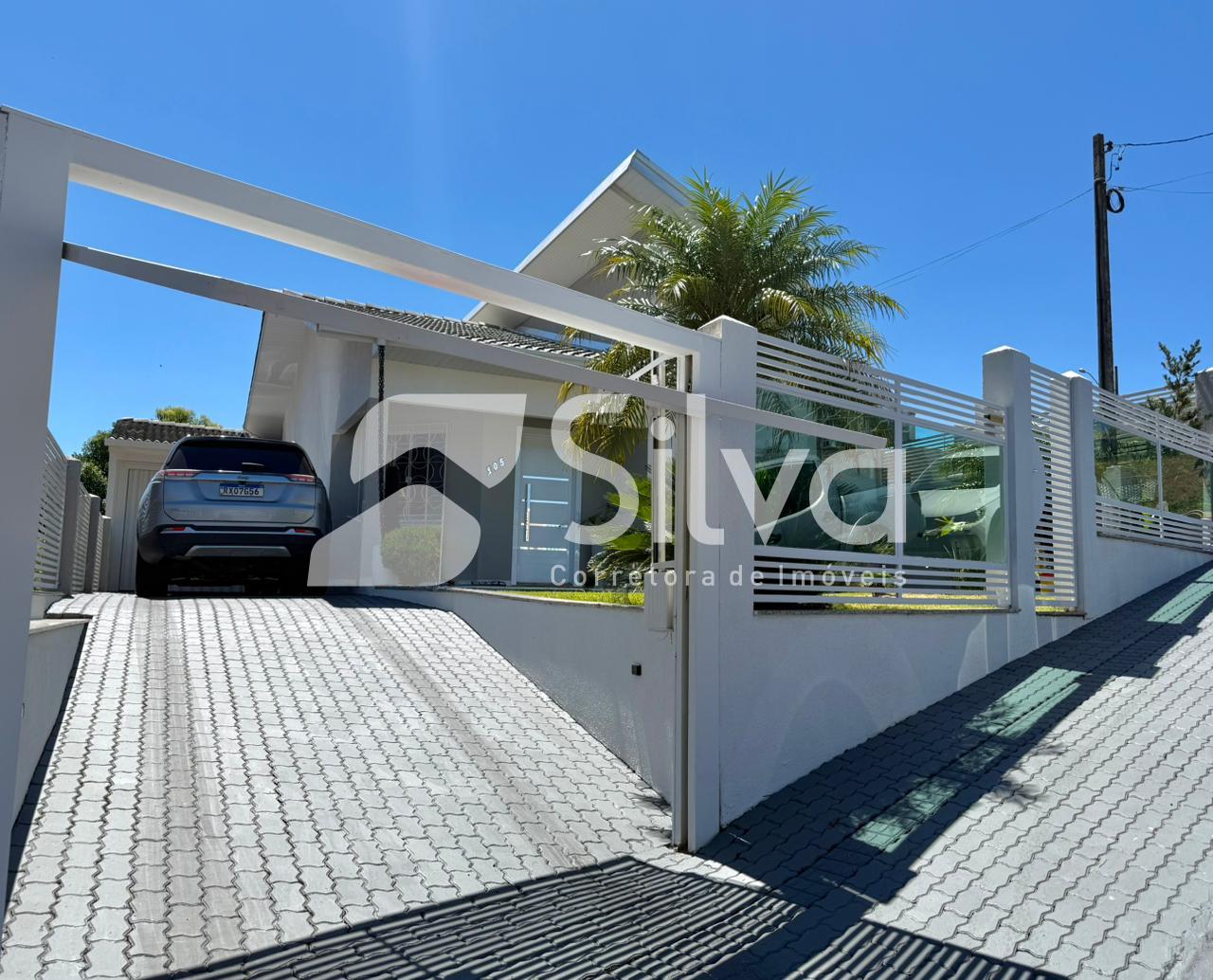 Casa a venda localizada no Loteamento Jardim Universit�rio, Dois Vizinhos-PR.