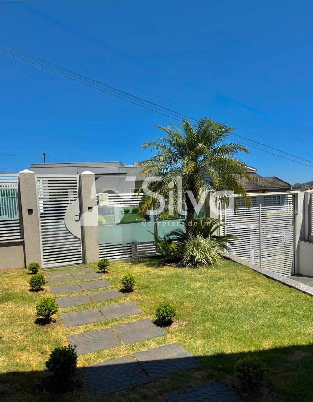 Casa a venda localizada no Loteamento Jardim Universit�rio, Dois Vizinhos-PR.