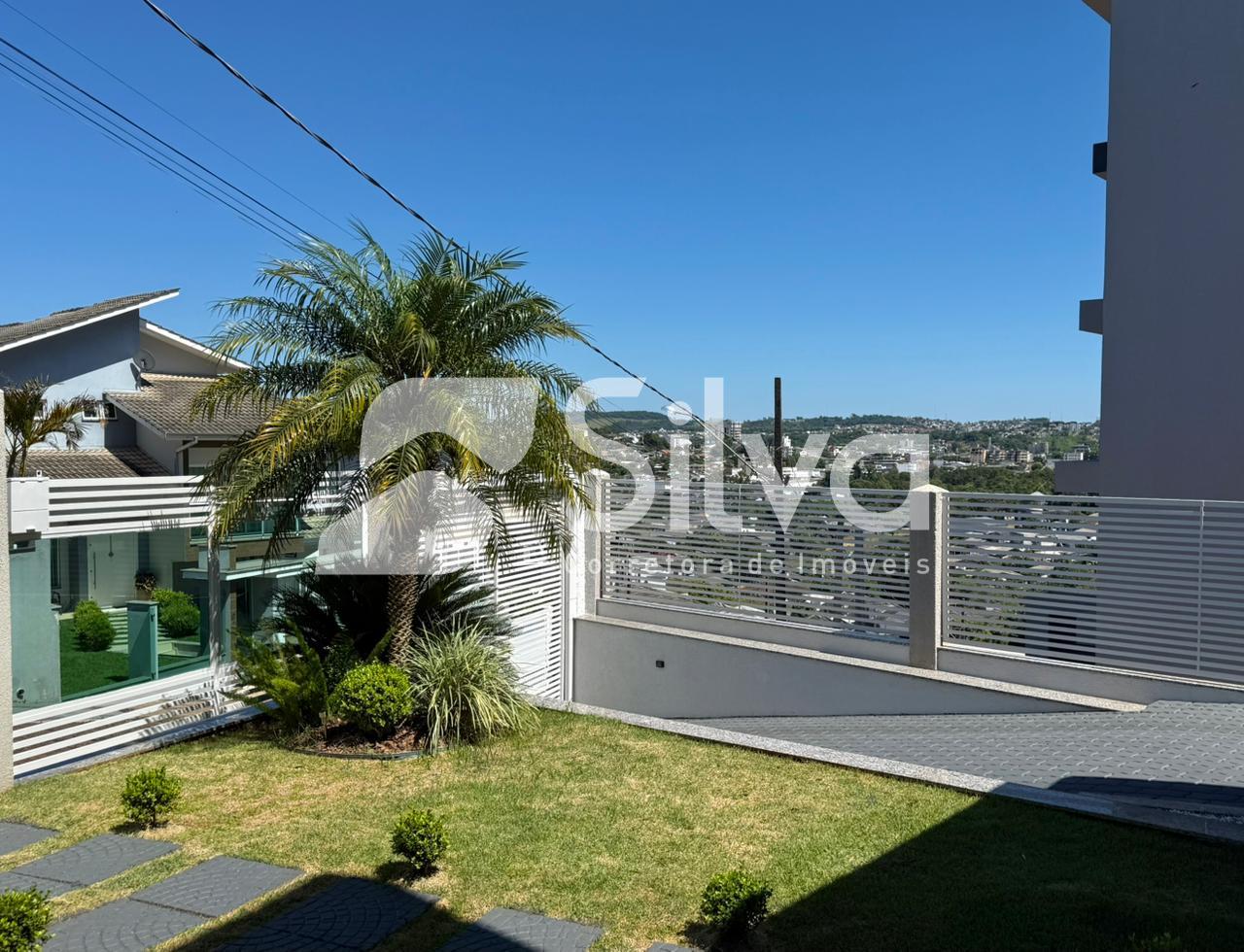 Casa a venda localizada no Loteamento Jardim Universit�rio, Dois Vizinhos-PR.