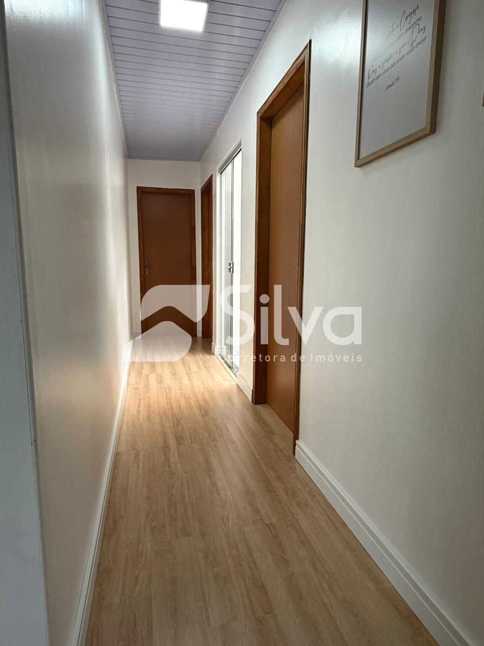 Casa a venda localizada no Loteamento Jardim Universit�rio, Dois Vizinhos-PR.