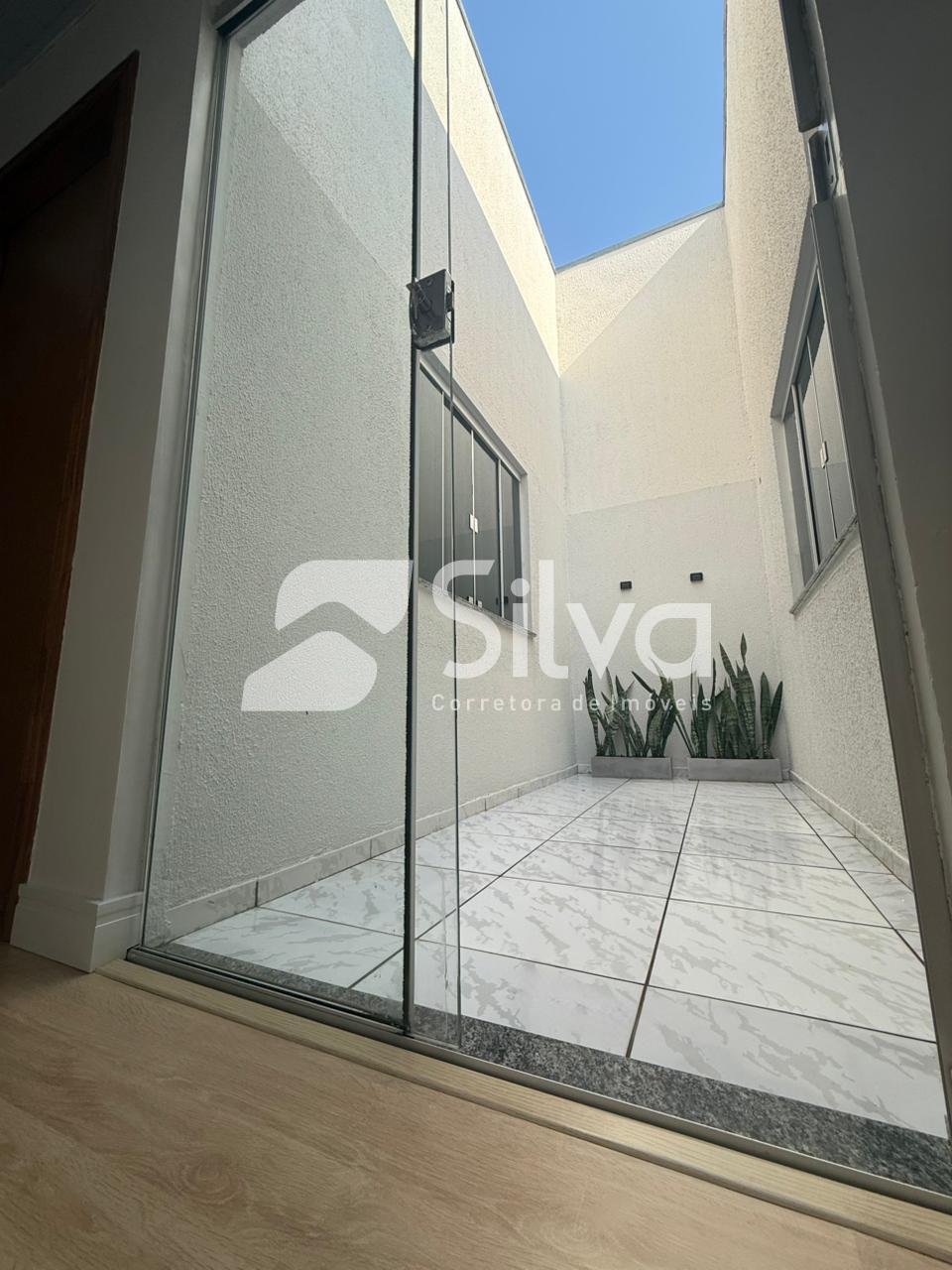 Casa a venda localizada no Loteamento Jardim Universit�rio, Dois Vizinhos-PR.