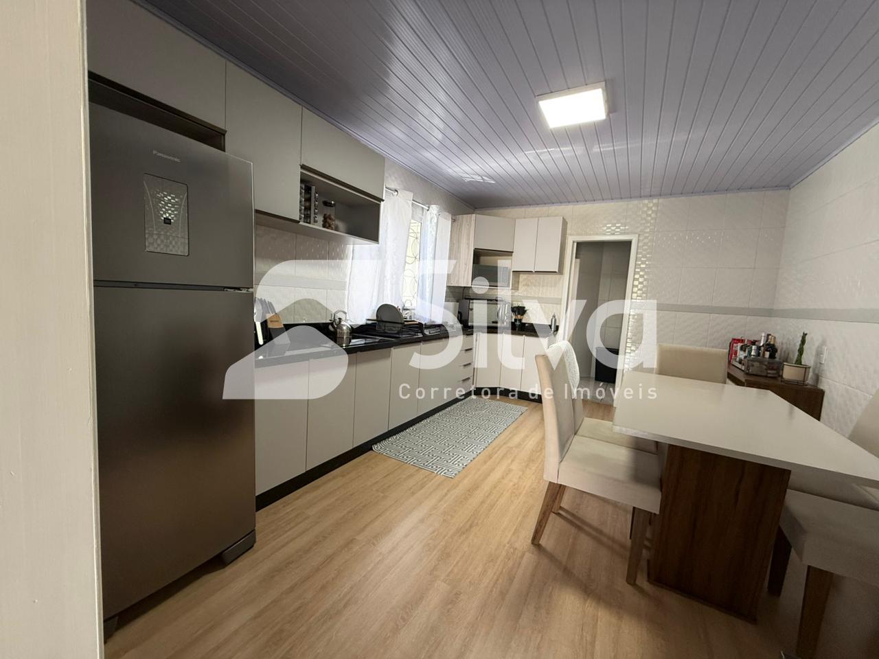 Casa a venda localizada no Loteamento Jardim Universit�rio, Dois Vizinhos-PR.