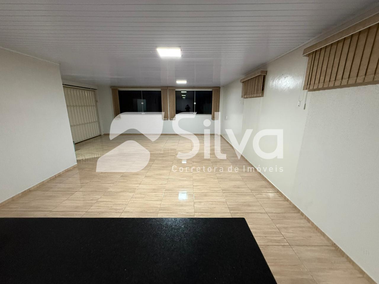 Casa a venda localizada no Loteamento Jardim Universit�rio, Dois Vizinhos-PR.