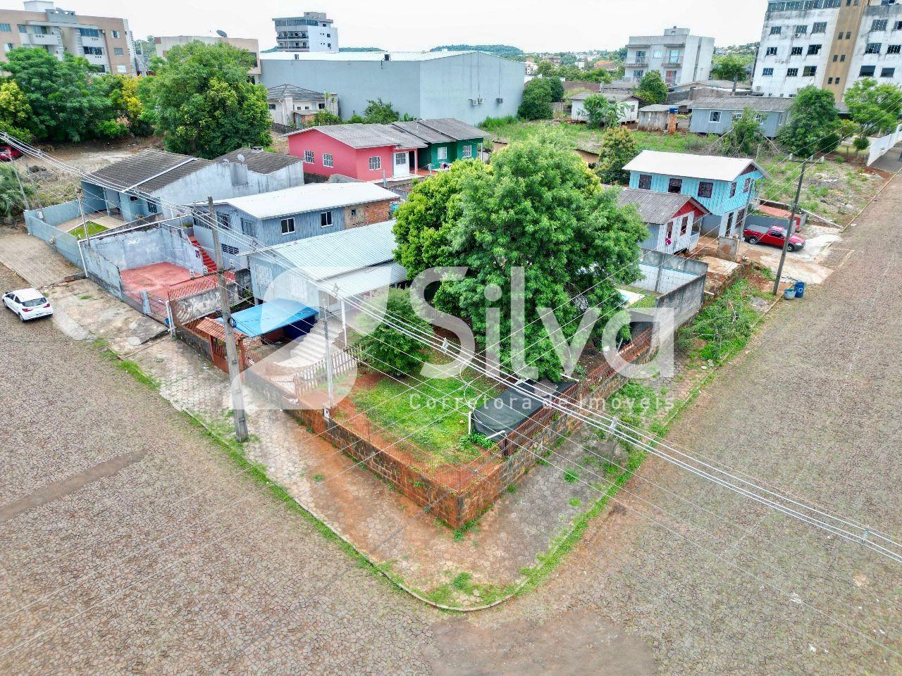 Casa a venda localizada no Centro Sul, Dois Vizinhos-PR.