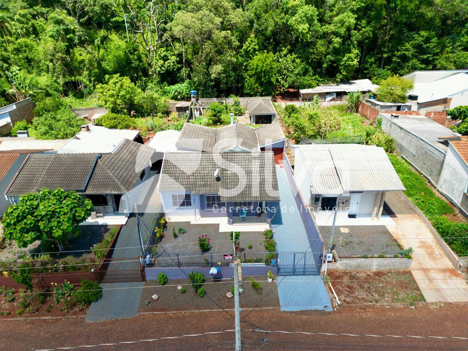 Casa a venda localizada no Bairro Margarida Galvan, Dois Vizinhos-PR.