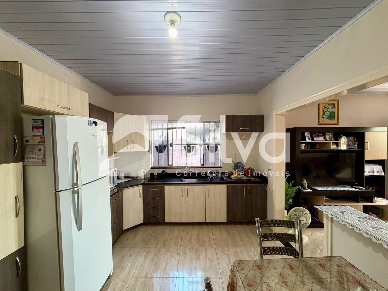 Casa a venda localizada no Bairro Margarida Galvan, Dois Vizinhos-PR.