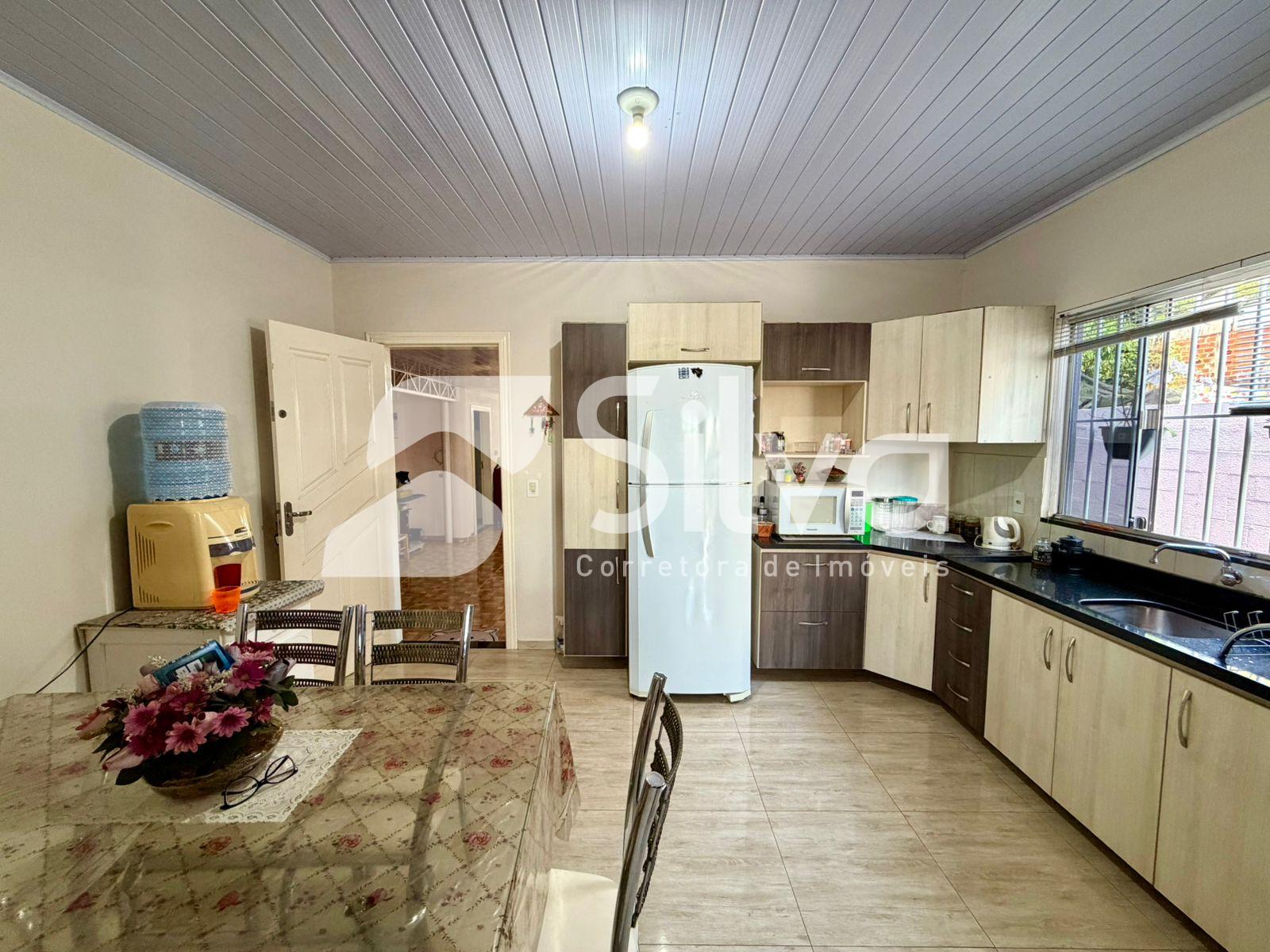 Casa a venda localizada no Bairro Margarida Galvan, Dois Vizinhos-PR.