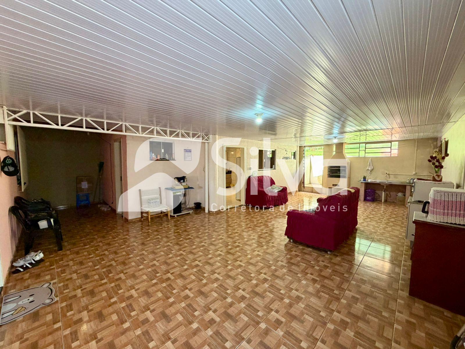 Casa a venda localizada no Bairro Margarida Galvan, Dois Vizinhos-PR.