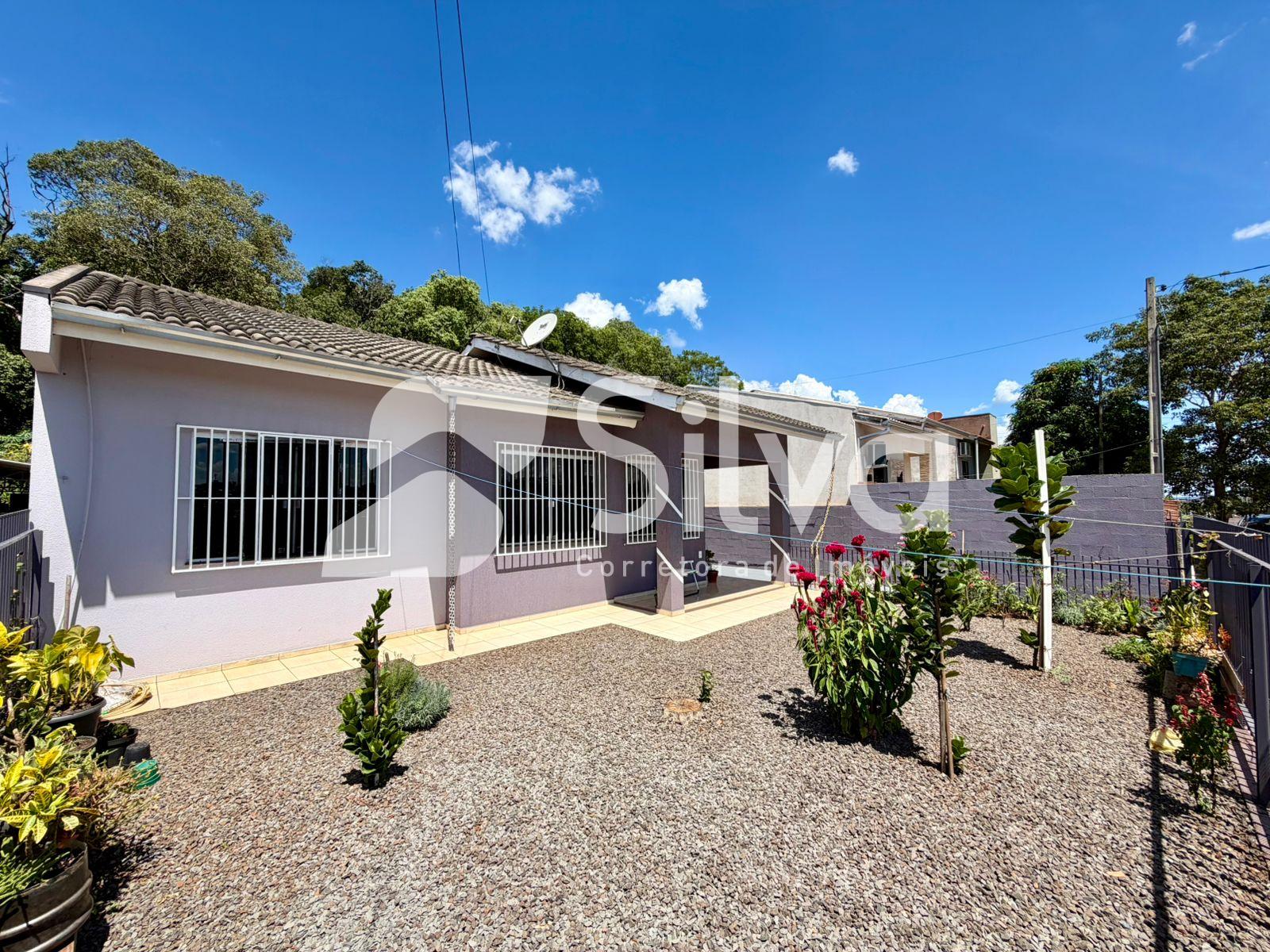 Casa a venda localizada no Bairro Margarida Galvan, Dois Vizinhos-PR.