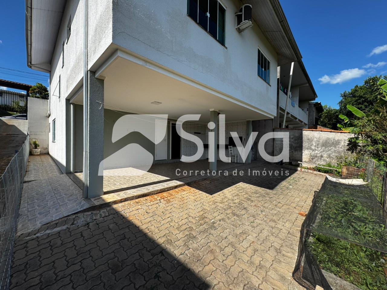 Sobrado a venda localizado no Loteamento Panisson, Dois Vizinhos-PR.