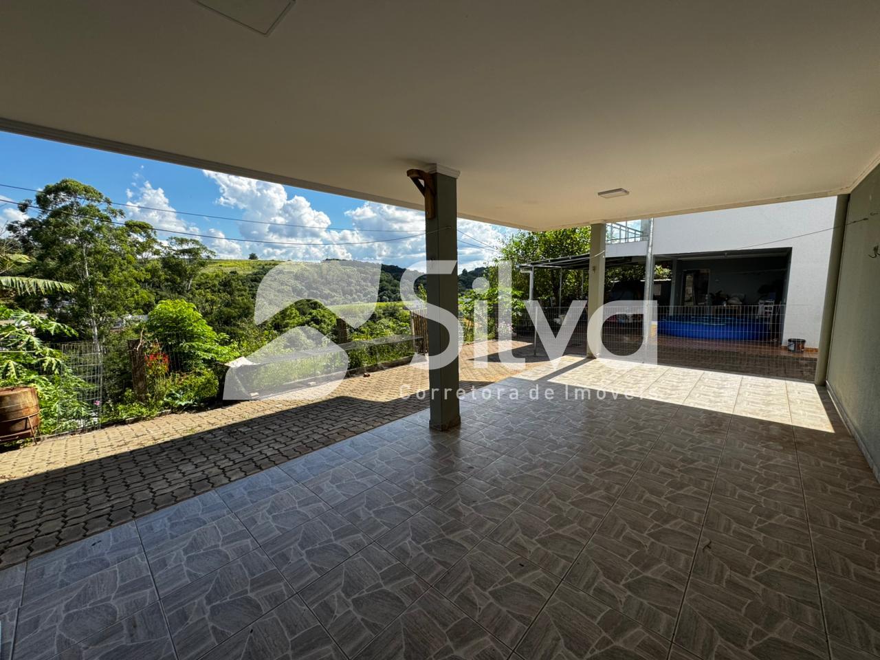 Sobrado a venda localizado no Loteamento Panisson, Dois Vizinhos-PR.