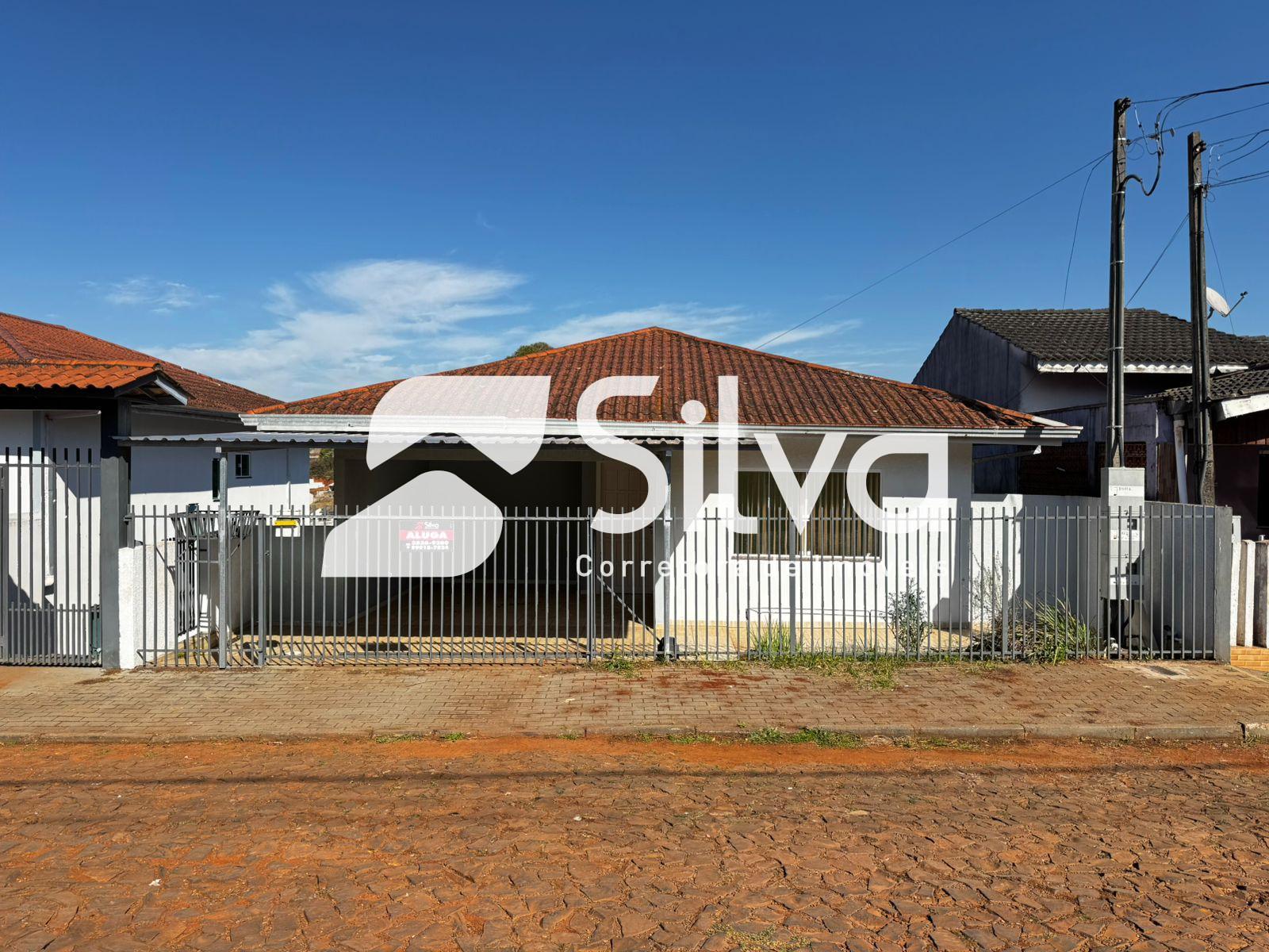 Casa a venda localizada no Loteamento Panisson, Dois Vizinhos-PR.