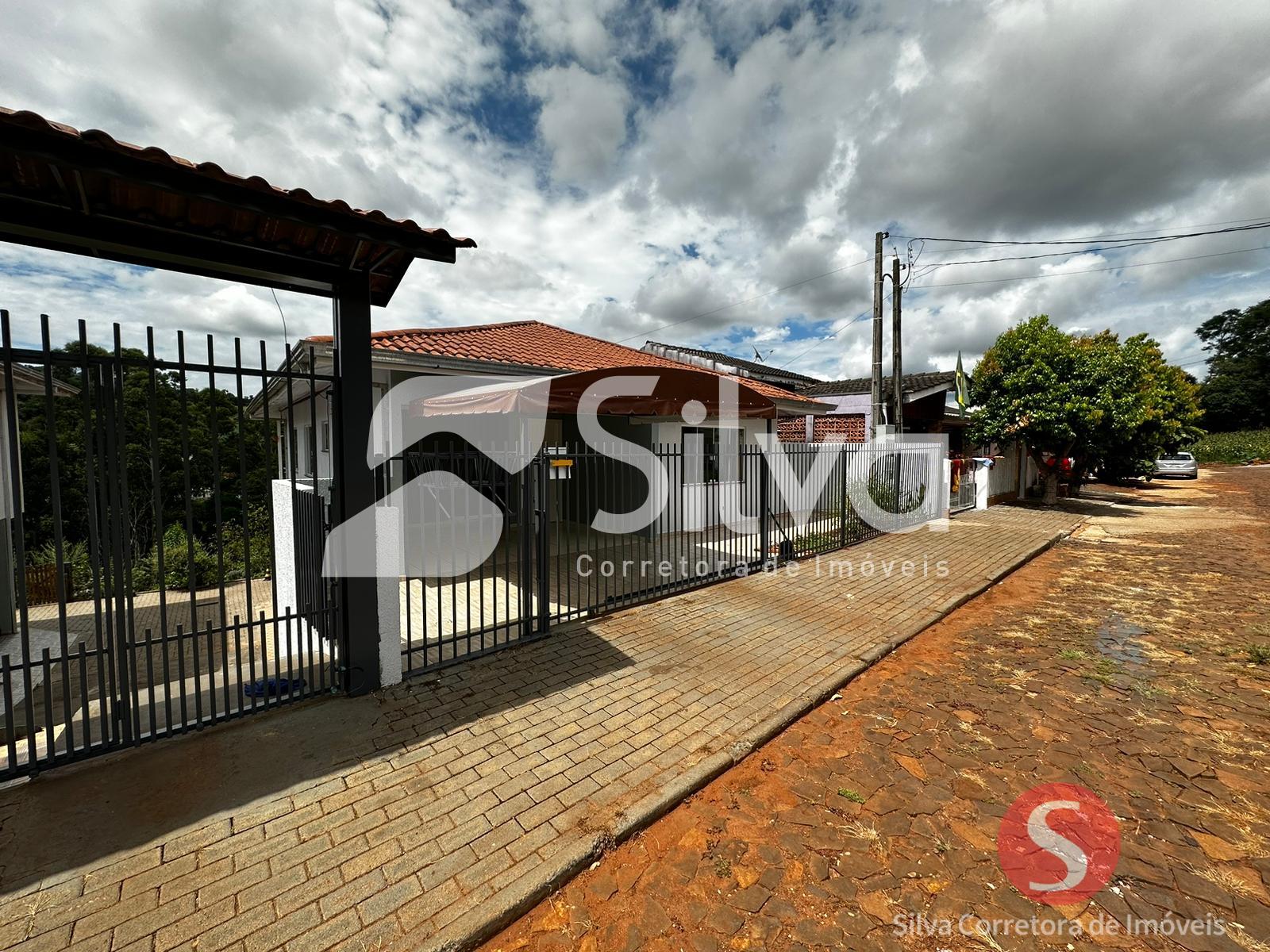 Casa a venda localizada no Loteamento Panisson, Dois Vizinhos-PR.