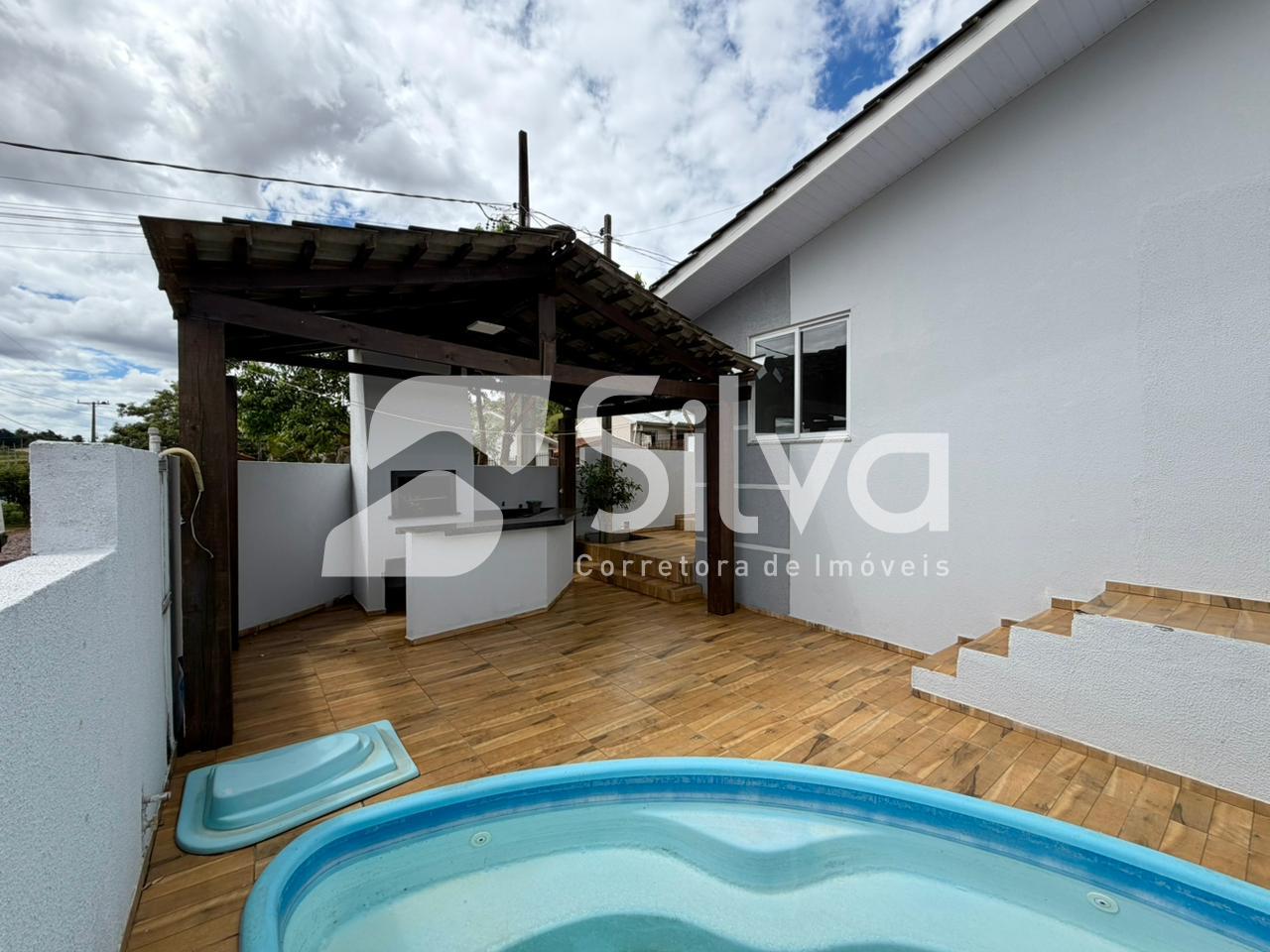 Casa � venda localizada no Bairro Margarida Galvan, Dois Vizinhos-PR.