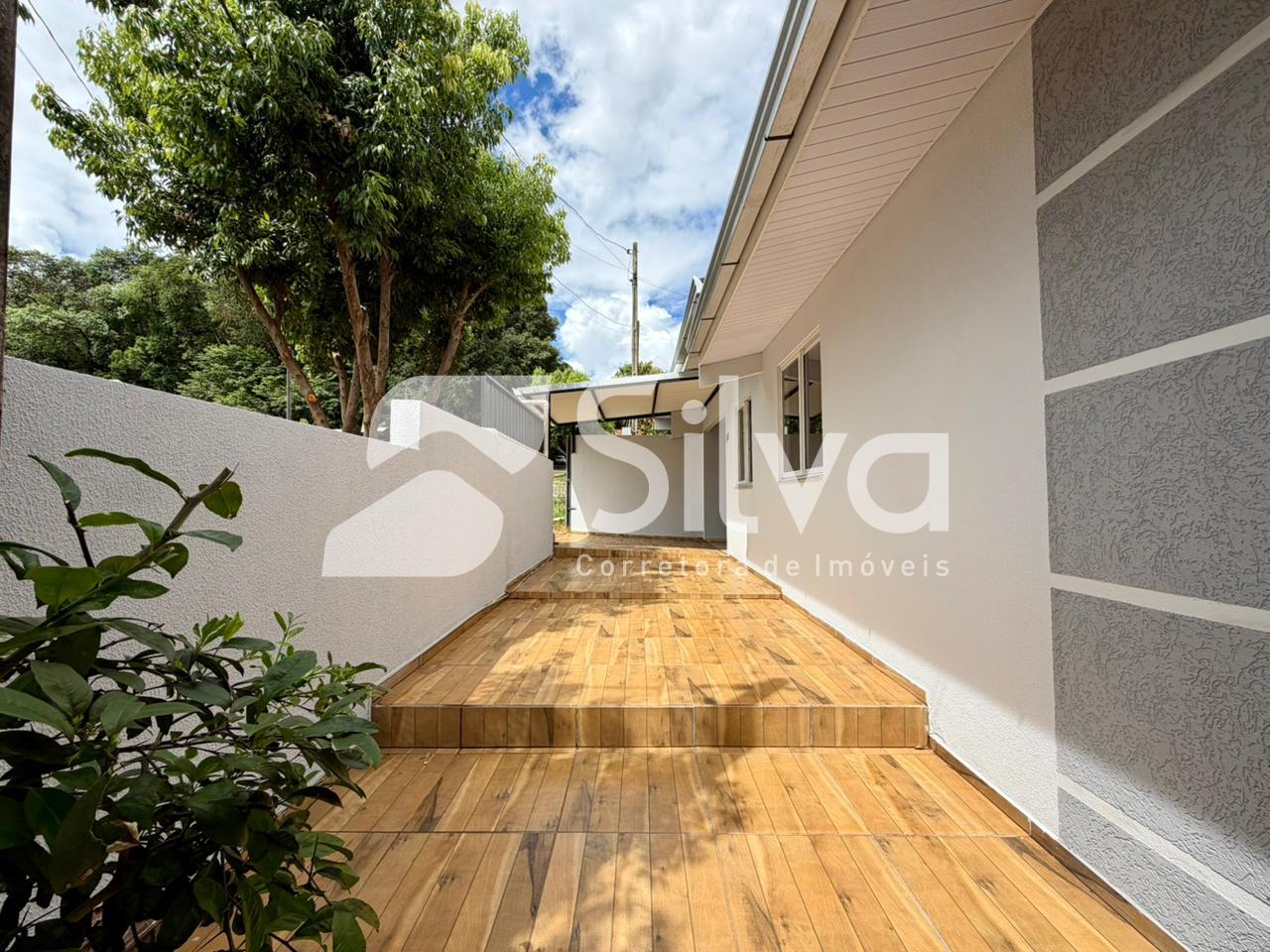 Casa � venda localizada no Bairro Margarida Galvan, Dois Vizinhos-PR.