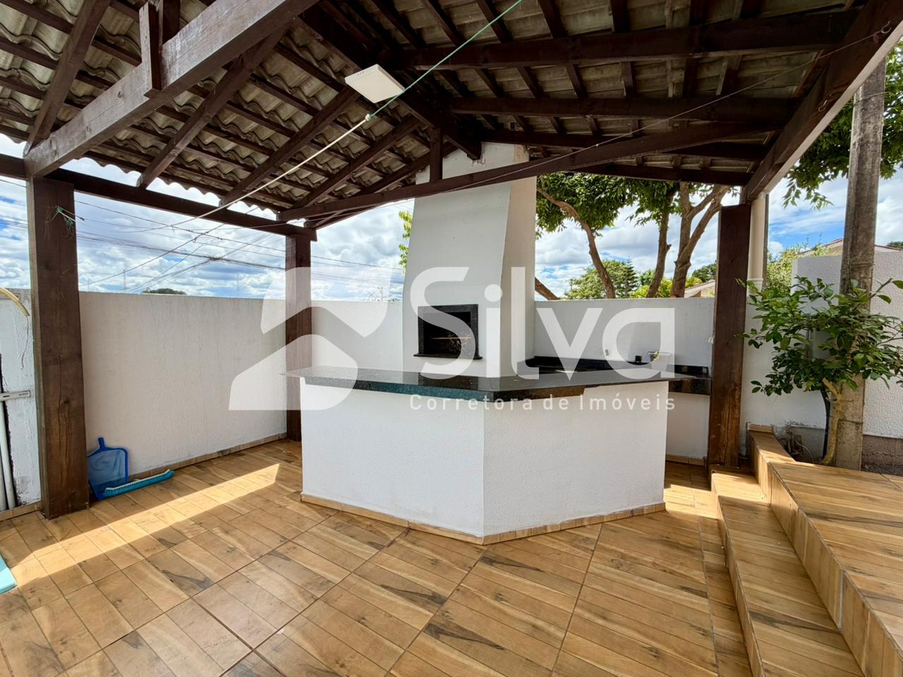 Casa � venda localizada no Bairro Margarida Galvan, Dois Vizinhos-PR.