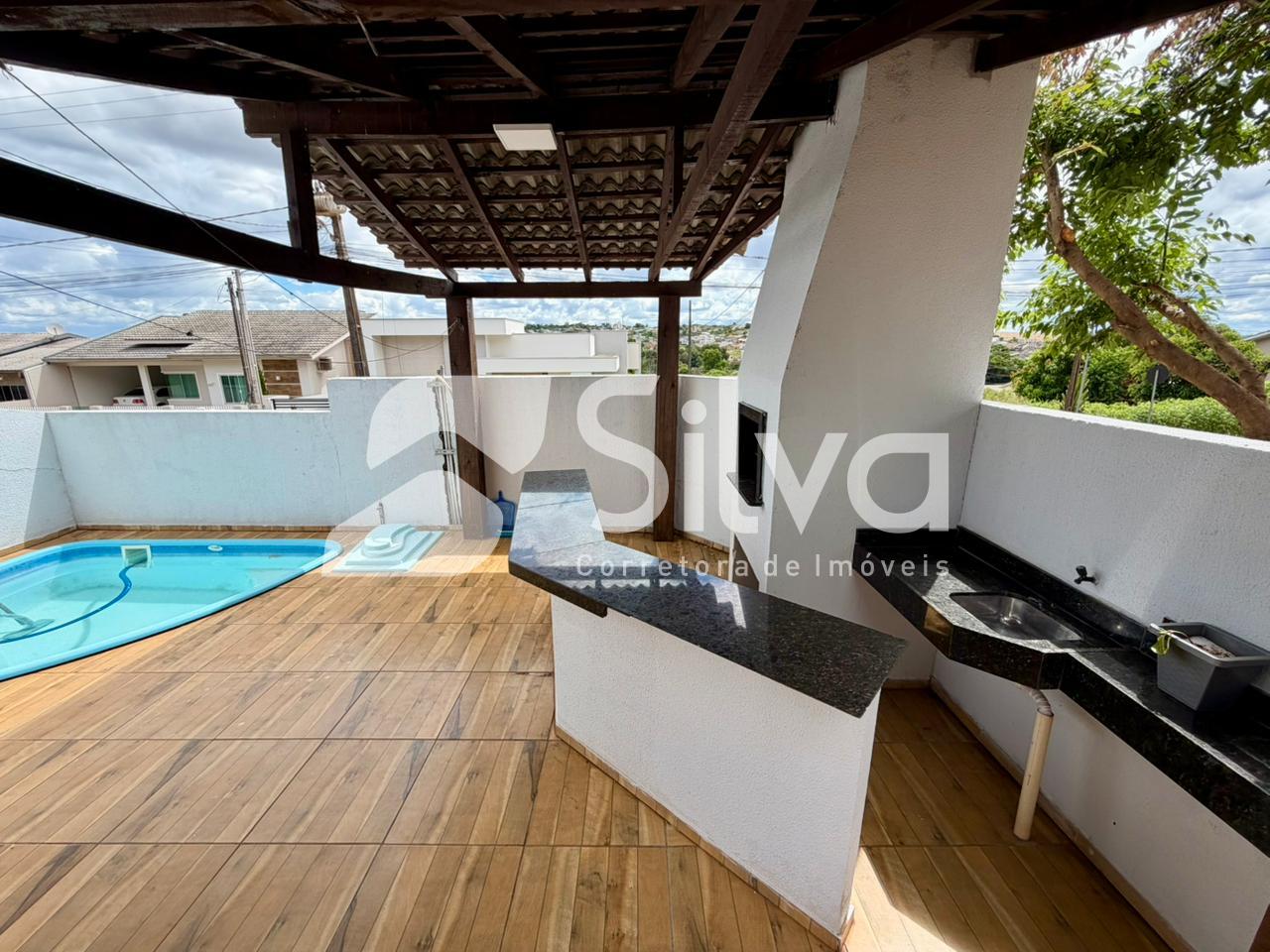 Casa � venda localizada no Bairro Margarida Galvan, Dois Vizinhos-PR.