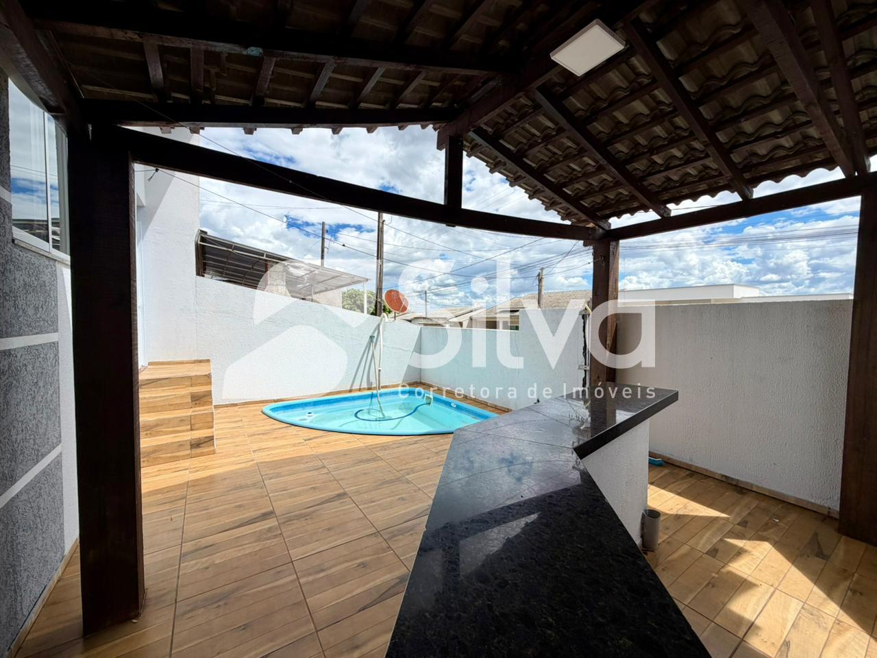 Casa � venda localizada no Bairro Margarida Galvan, Dois Vizinhos-PR.