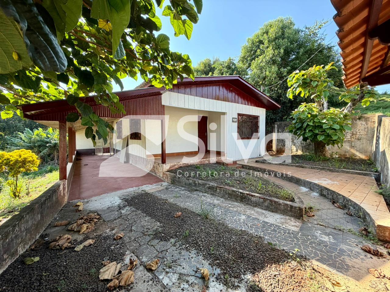 Casa a venda, localizada no Centro Norte, Dois Vizinhos-PR.