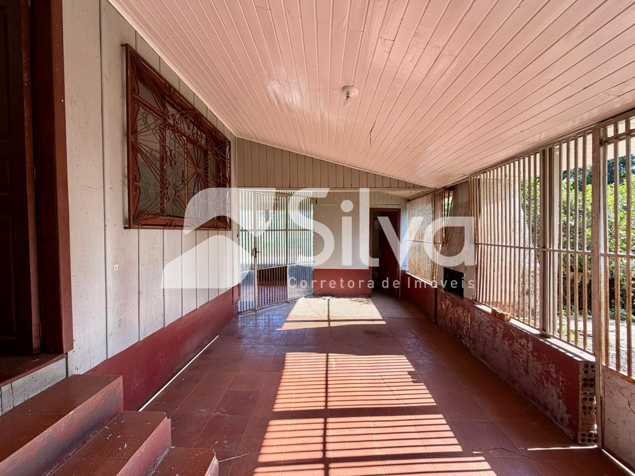 Casa a venda, localizada no Centro Norte, Dois Vizinhos-PR.