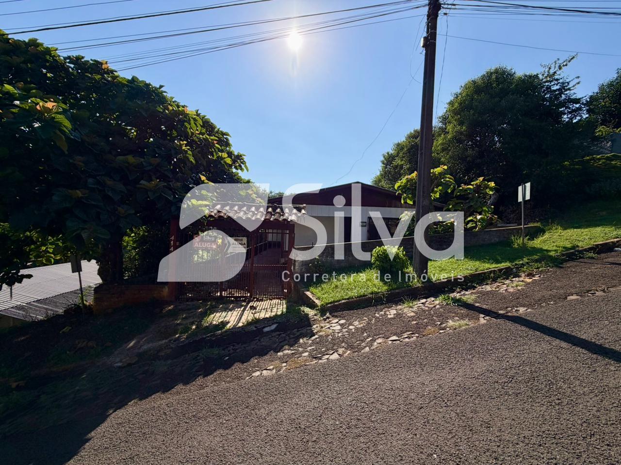 Casa a venda, localizada no Centro Norte, Dois Vizinhos-PR.