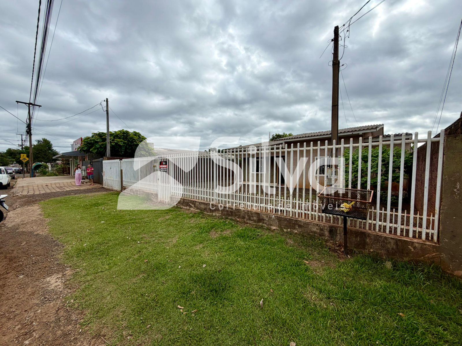 Casa � venda localizada no Bairro Sagrada Fam�lia, Dois Vizinhos-PR.