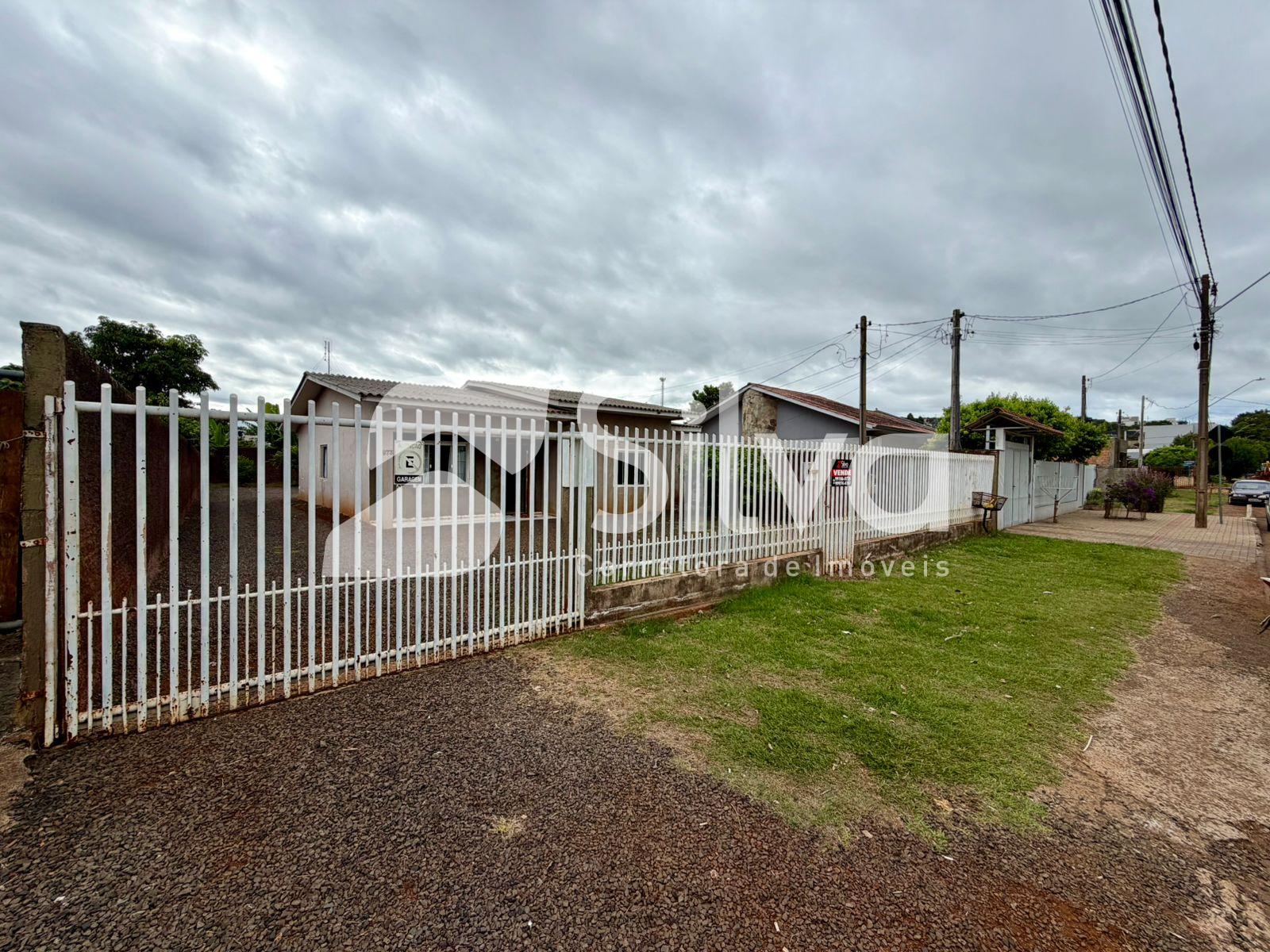 Casa � venda localizada no Bairro Sagrada Fam�lia, Dois Vizinhos-PR.