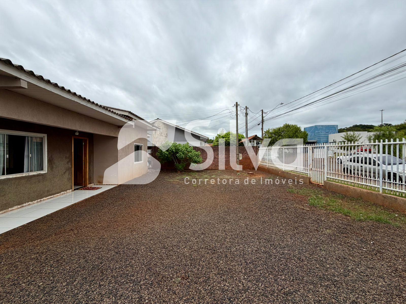 Casa � venda localizada no Bairro Sagrada Fam�lia, Dois Vizinhos-PR.