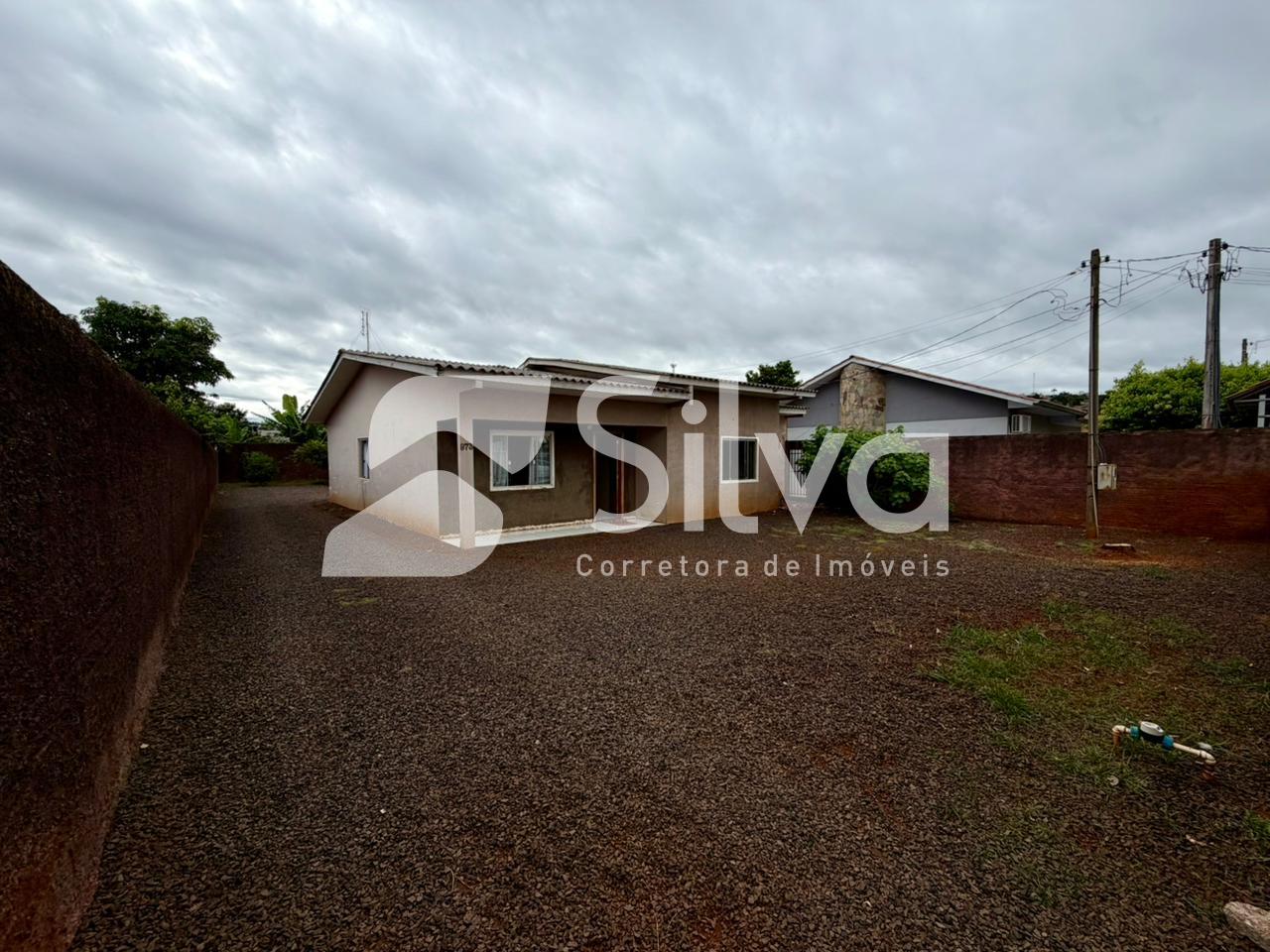 Casa � venda localizada no Bairro Sagrada Fam�lia, Dois Vizinhos-PR.