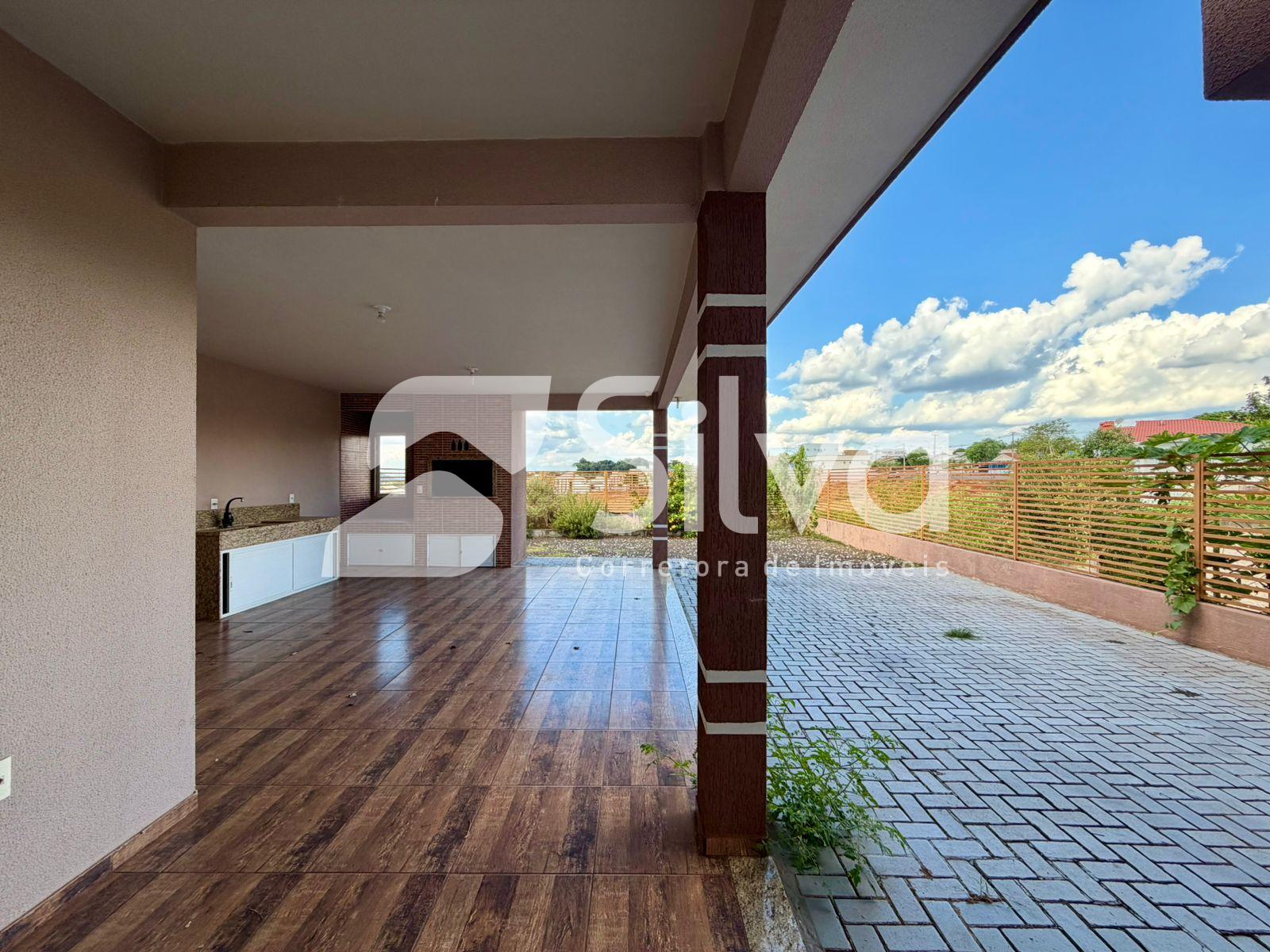 Sobrado a venda, localizado no Bairro S�o Francisco Xavier, Dois Vizinhos-PR.