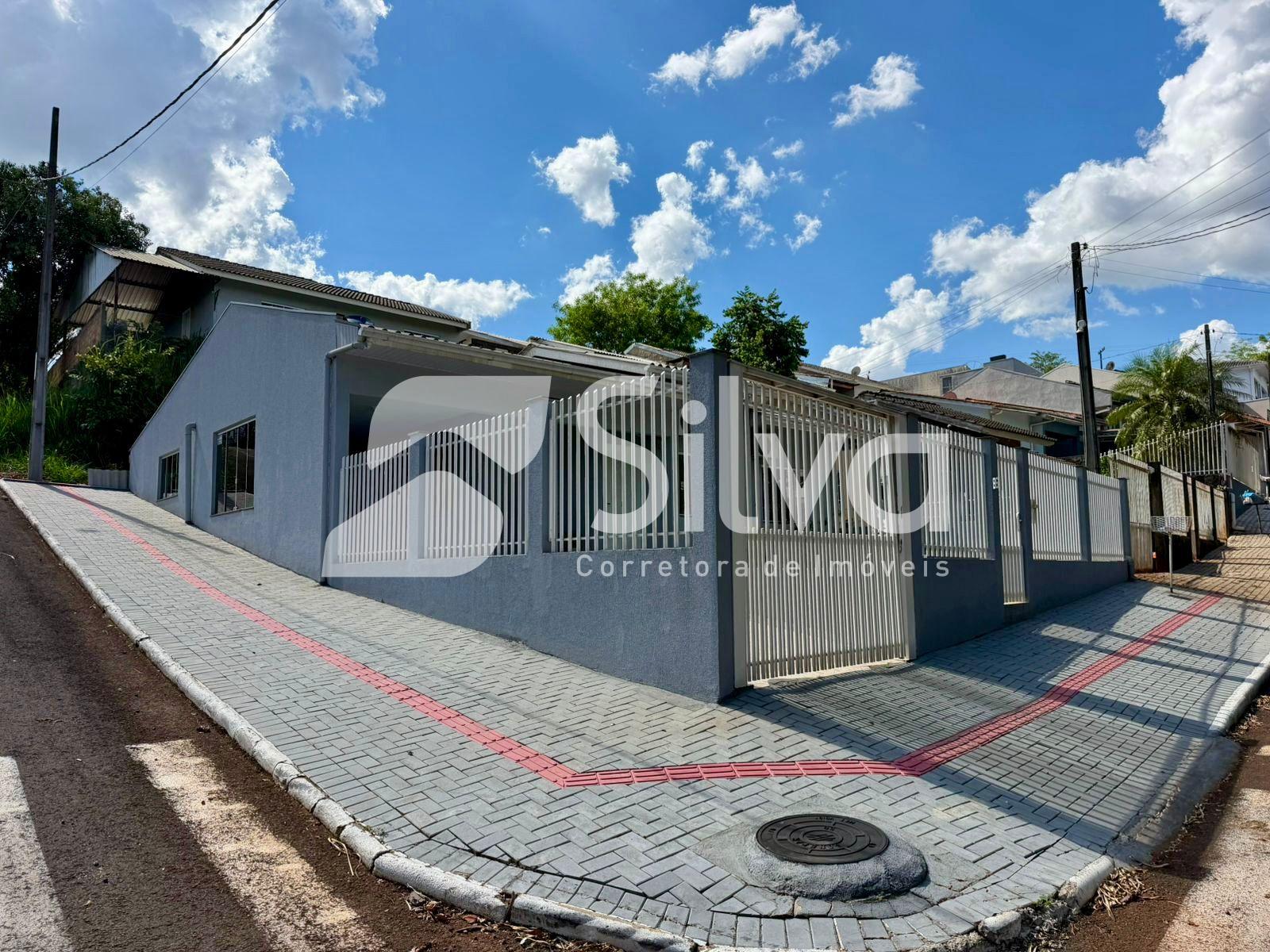 Casa a venda localizada no Loteamento Caet�, Dois Vizinhos-PR.