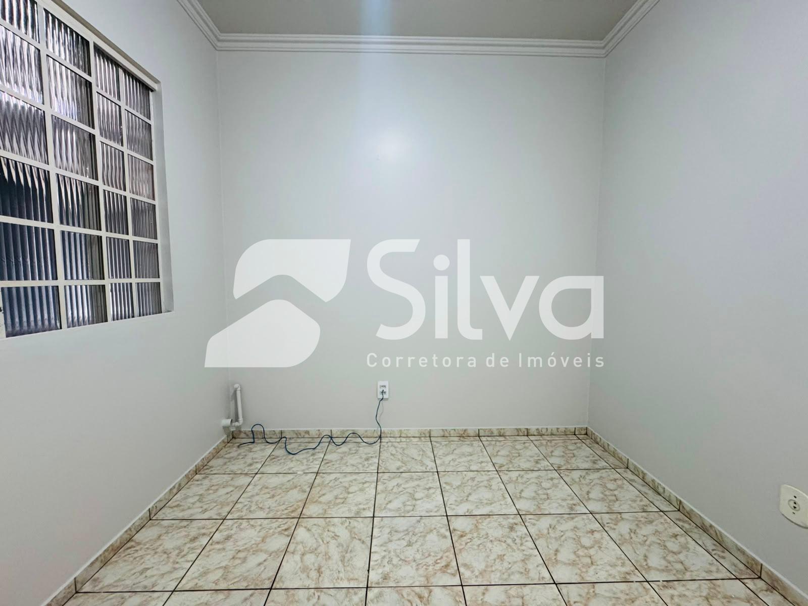 Casa para locao com 01 sute e 02 dormitrios - So Francisco de Assis.