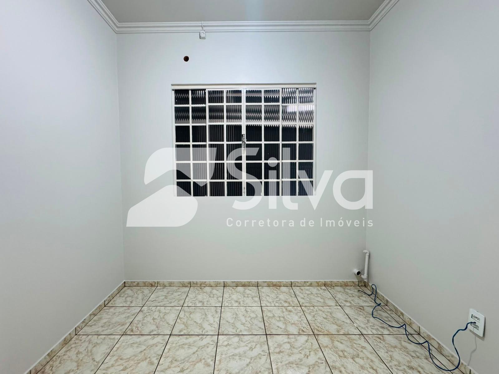 Casa para locao com 01 sute e 02 dormitrios - So Francisco de Assis.