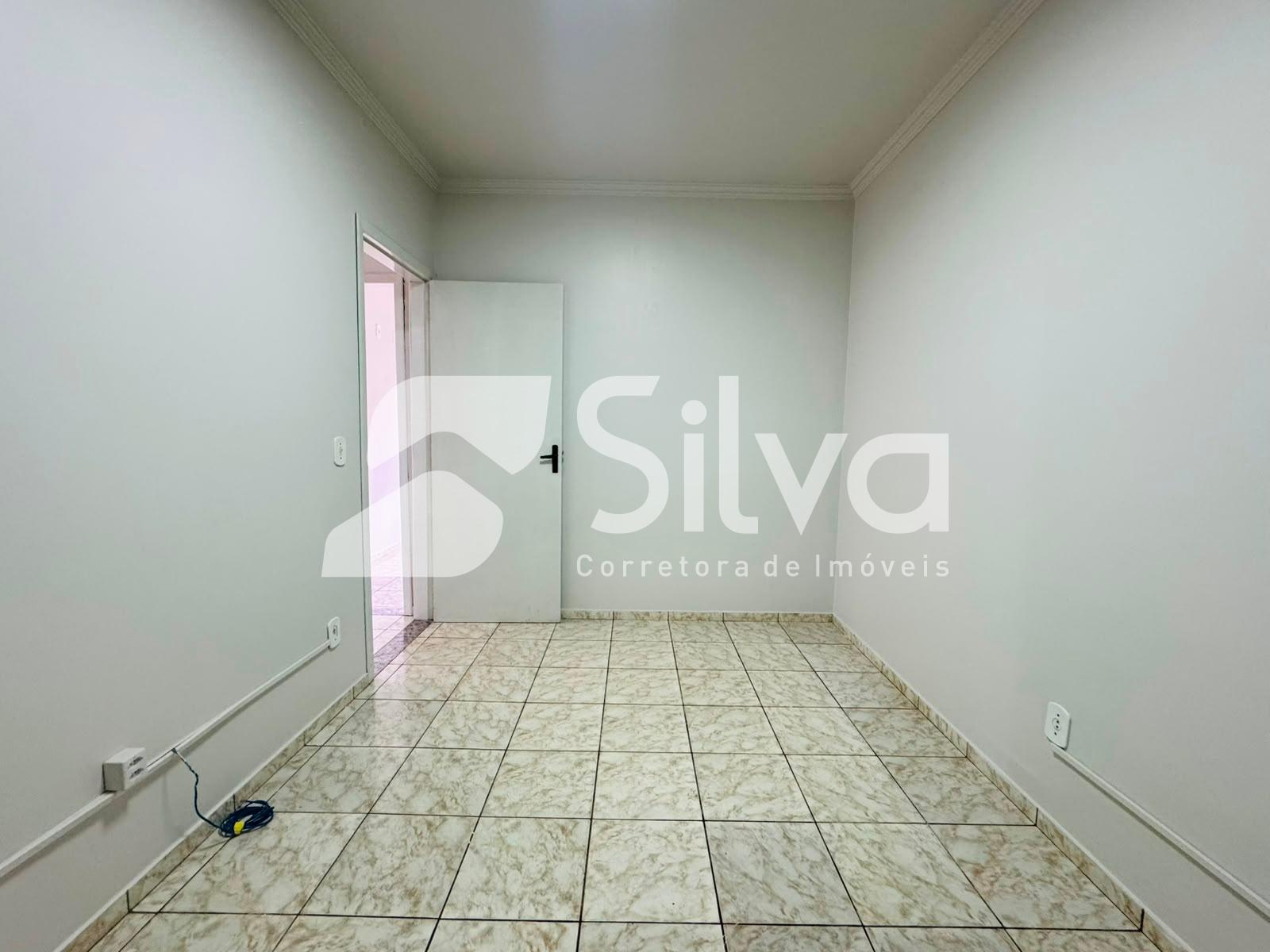 Casa para locao com 01 sute e 02 dormitrios - So Francisco de Assis.