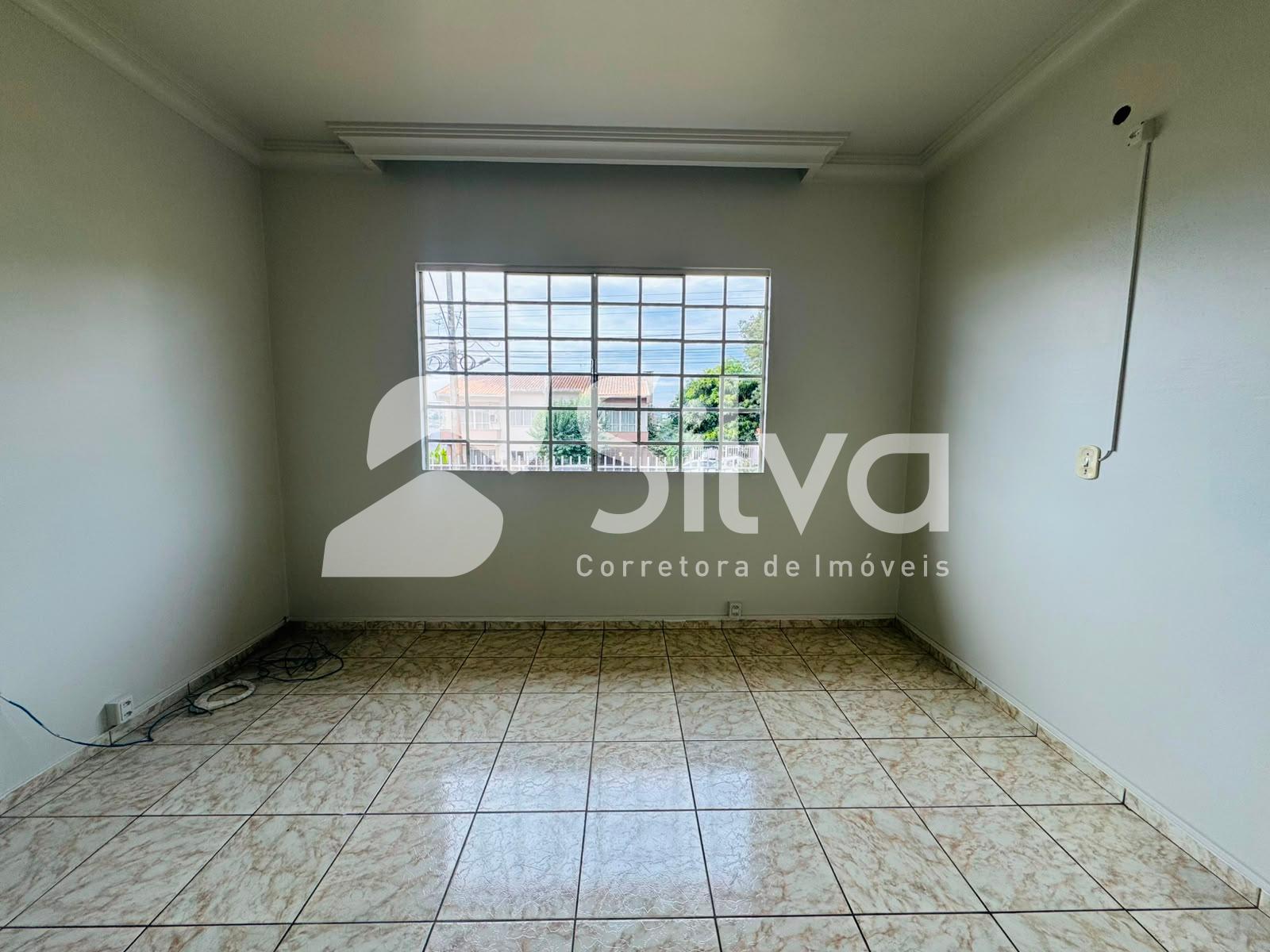Casa para locao com 01 sute e 02 dormitrios - So Francisco de Assis.