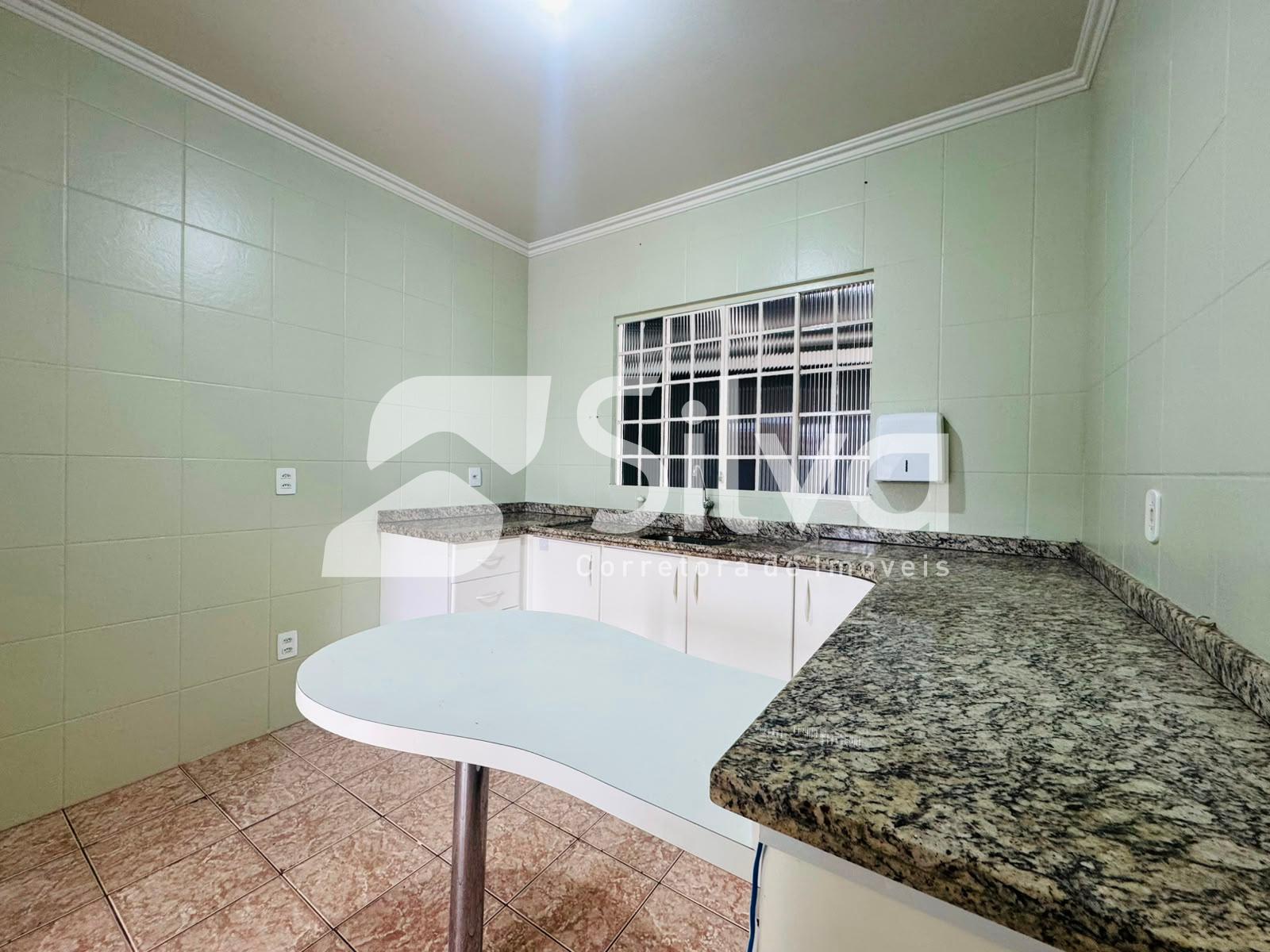 Casa para locao com 01 sute e 02 dormitrios - So Francisco de Assis.