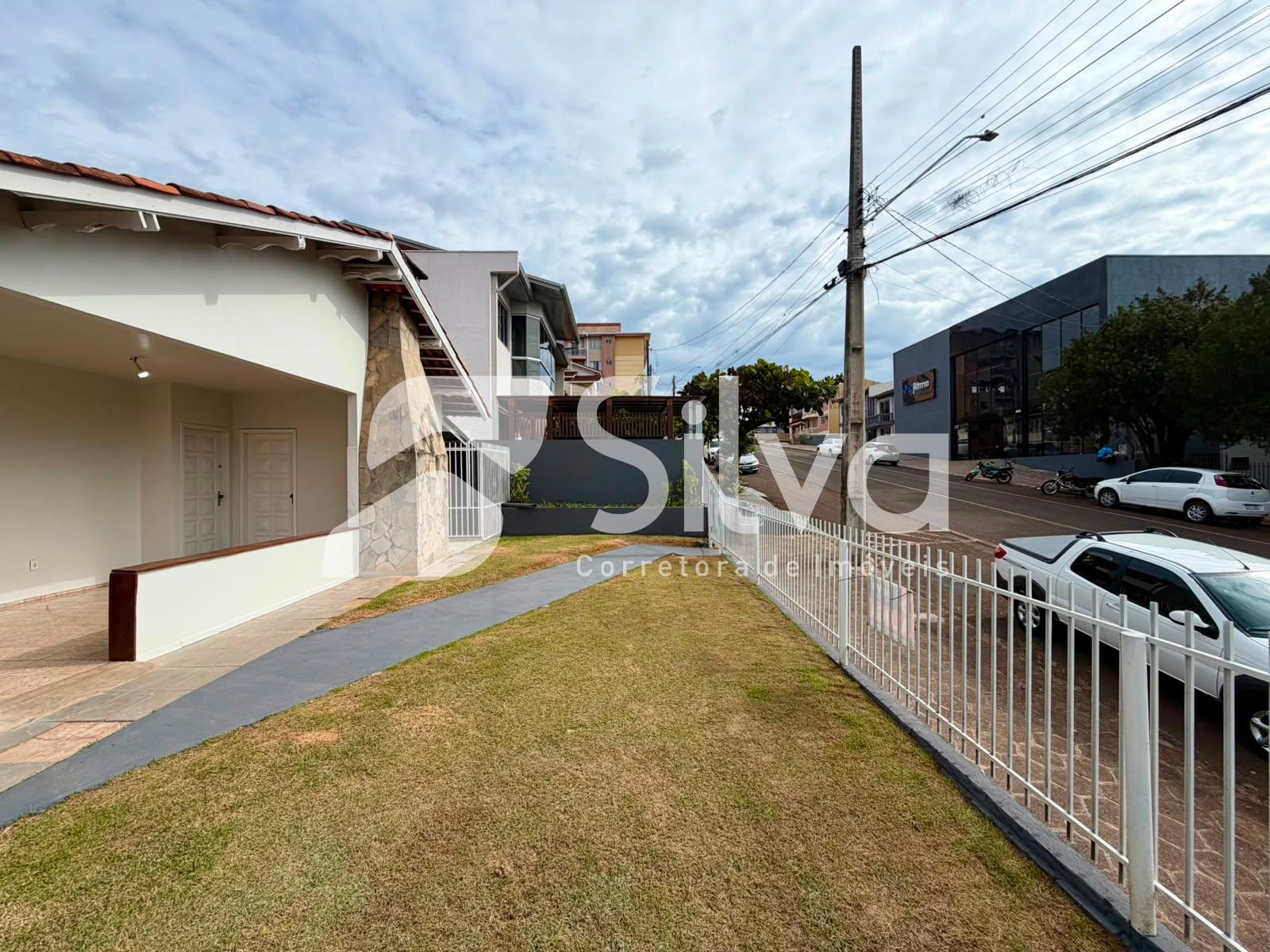 Casa para locao com 01 sute e 02 dormitrios - So Francisco de Assis.